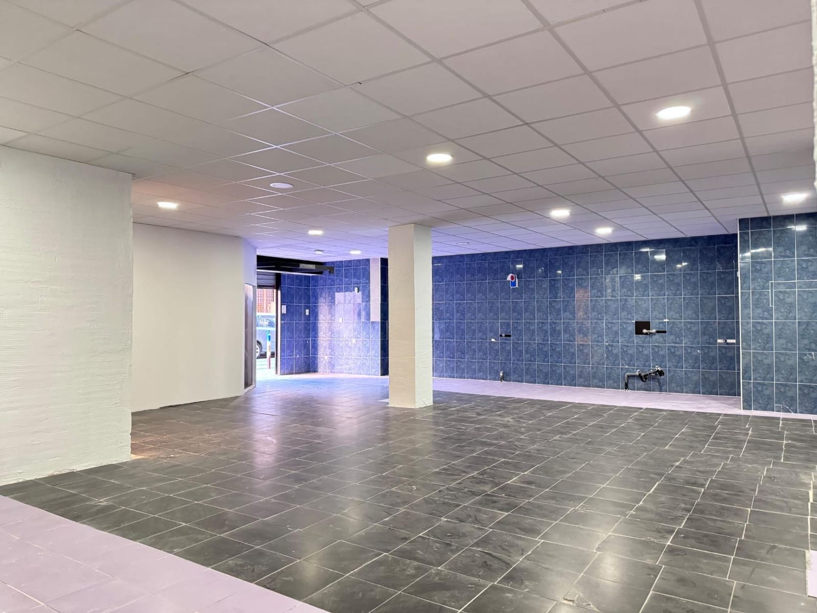 Commercial for sale in Torrevieja - € 409,500 (Ref: 9941021)