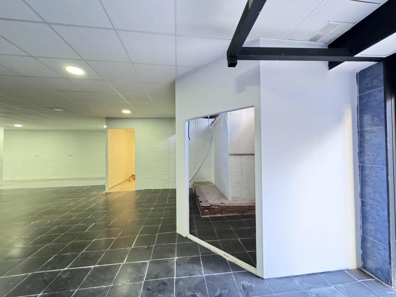 Commercial for sale in Torrevieja - € 409,500 (Ref: 9941021)