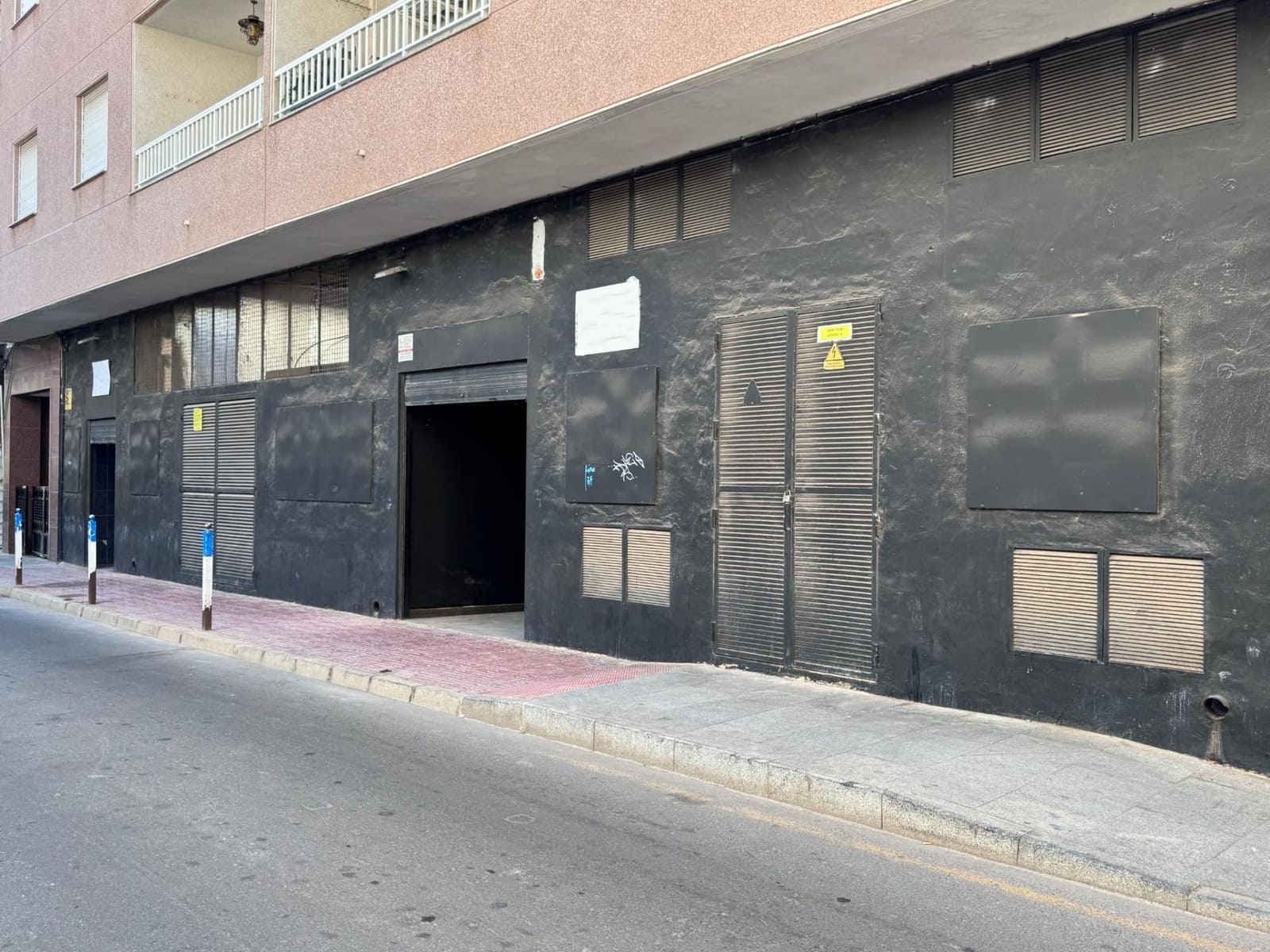 Commercial for sale in Torrevieja - € 409,500 (Ref: 9941021)