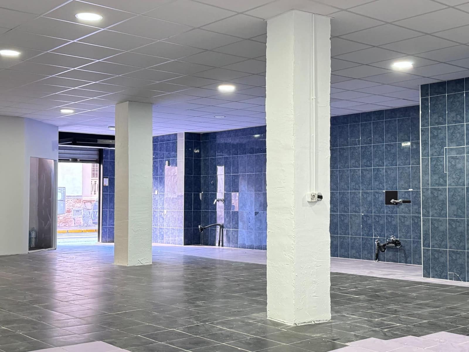 Commercial for sale in Torrevieja - € 409,500 (Ref: 9941021)