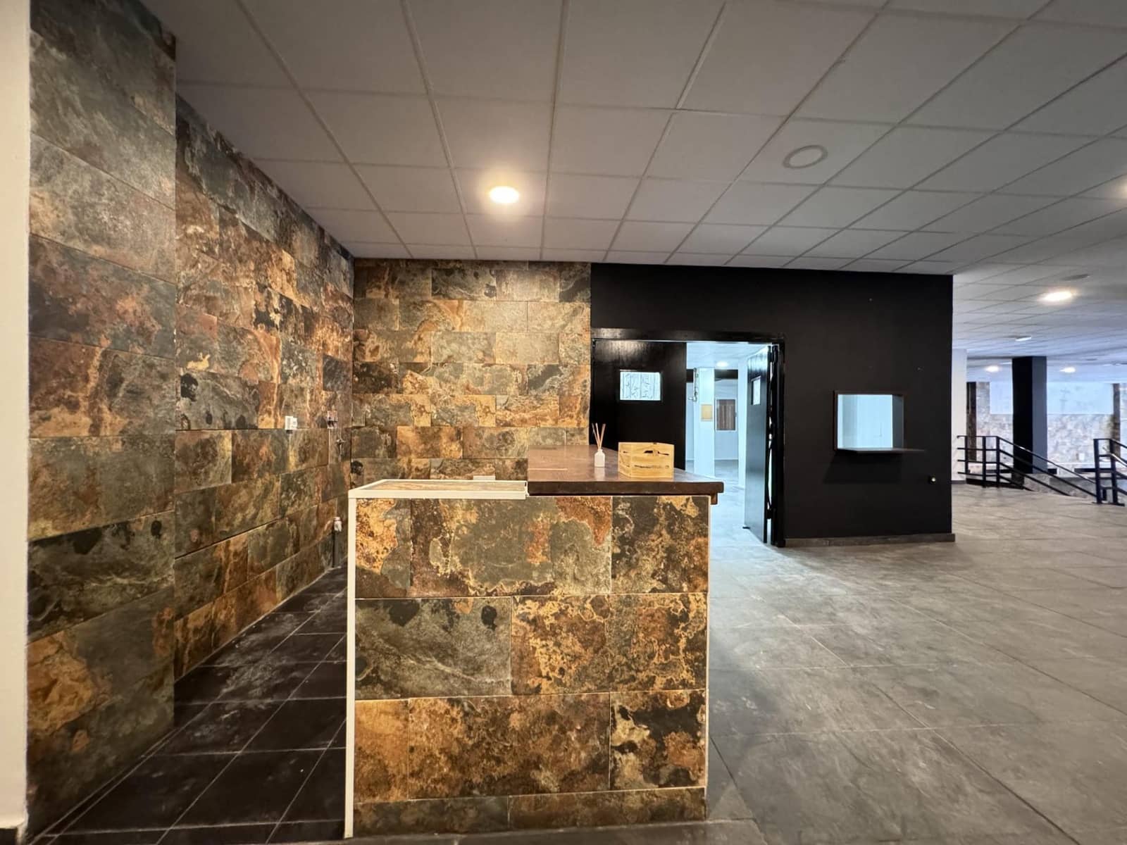 Commercial for sale in Torrevieja - € 409,500 (Ref: 9941021)