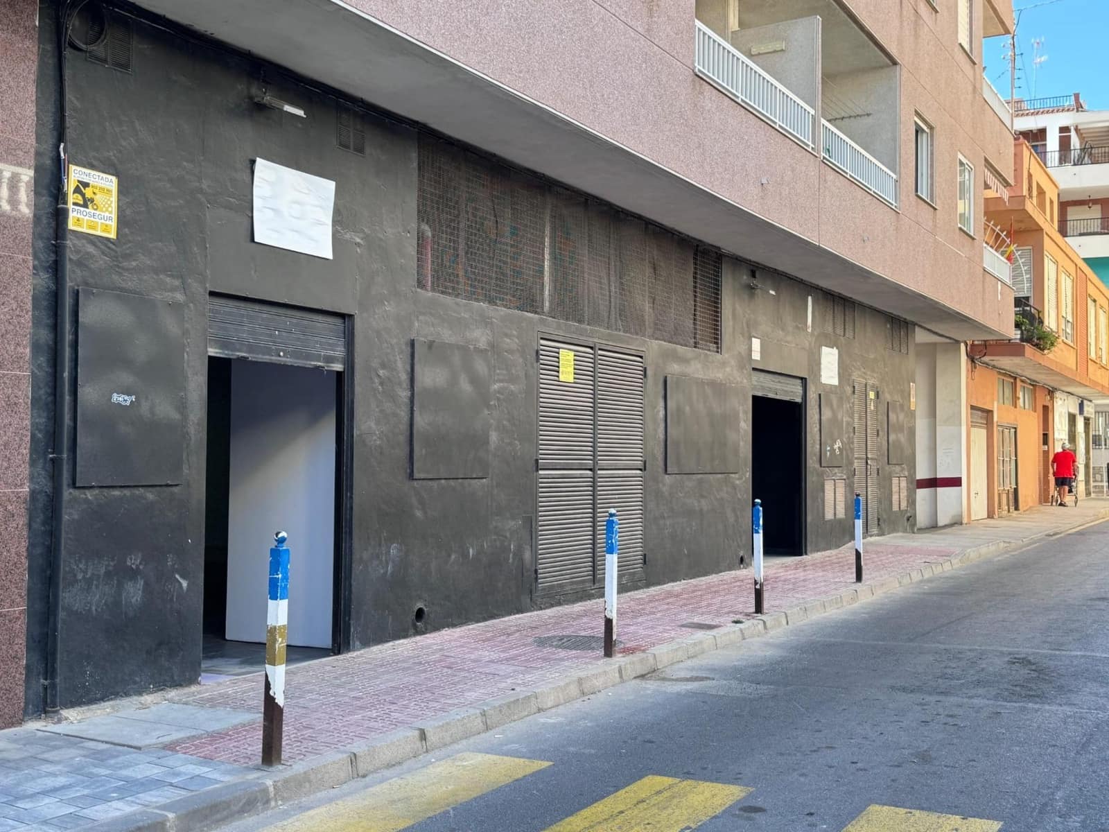 Commercial for sale in Torrevieja - € 409,500 (Ref: 9941021)