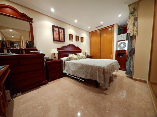 3 bedroom Apartment for sale in Parque de las Naciones, Torrevieja with garage - € 325,000 (Ref: 9966695)