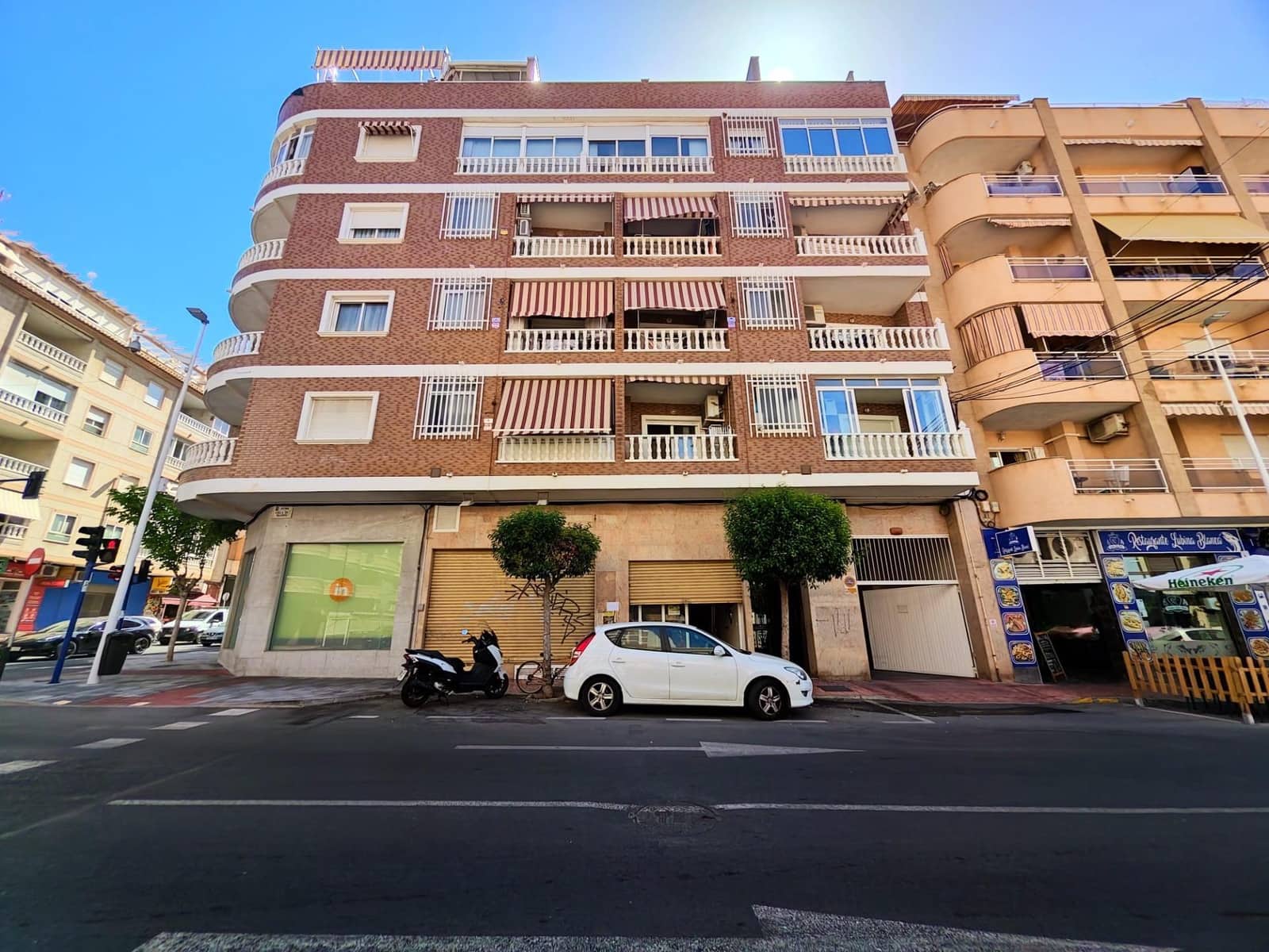 3 bedroom Apartment for sale in Torrevieja with garage - € 325,000 (Ref: 9966695)