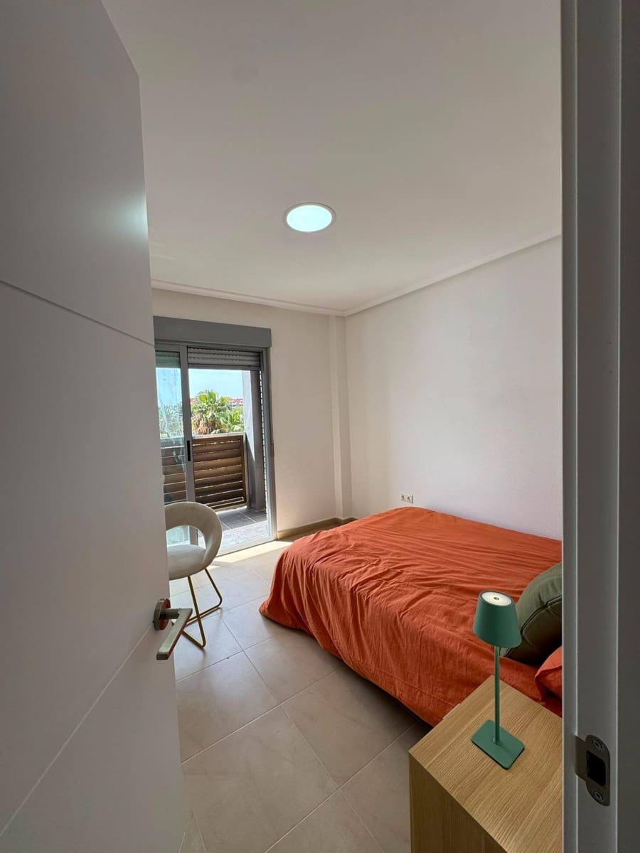 5 bedroom Apartment for sale in Torrevieja - € 180,000 (Ref: 9970635)