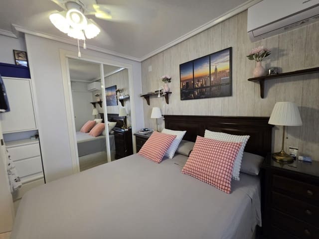 2 bedroom Penthouse for sale in Playa de los Locos, Torrevieja - € 208,000 (Ref: 9985014)