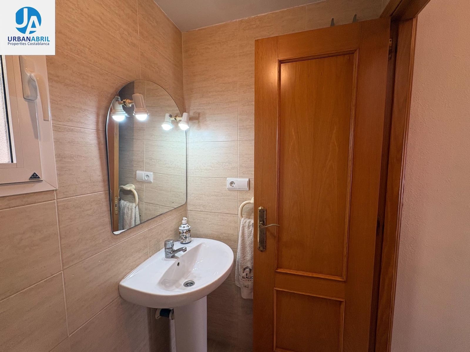 3 chambre Villa/Maison Mitoyenne à vendre à Muchamiel / Mutxamel avec piscine garage - 305 000 € (Ref: 9844083)