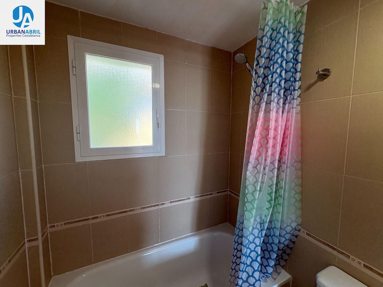 3 chambre Villa/Maison Mitoyenne à vendre à Muchamiel / Mutxamel avec piscine garage - 305 000 € (Ref: 9844083)