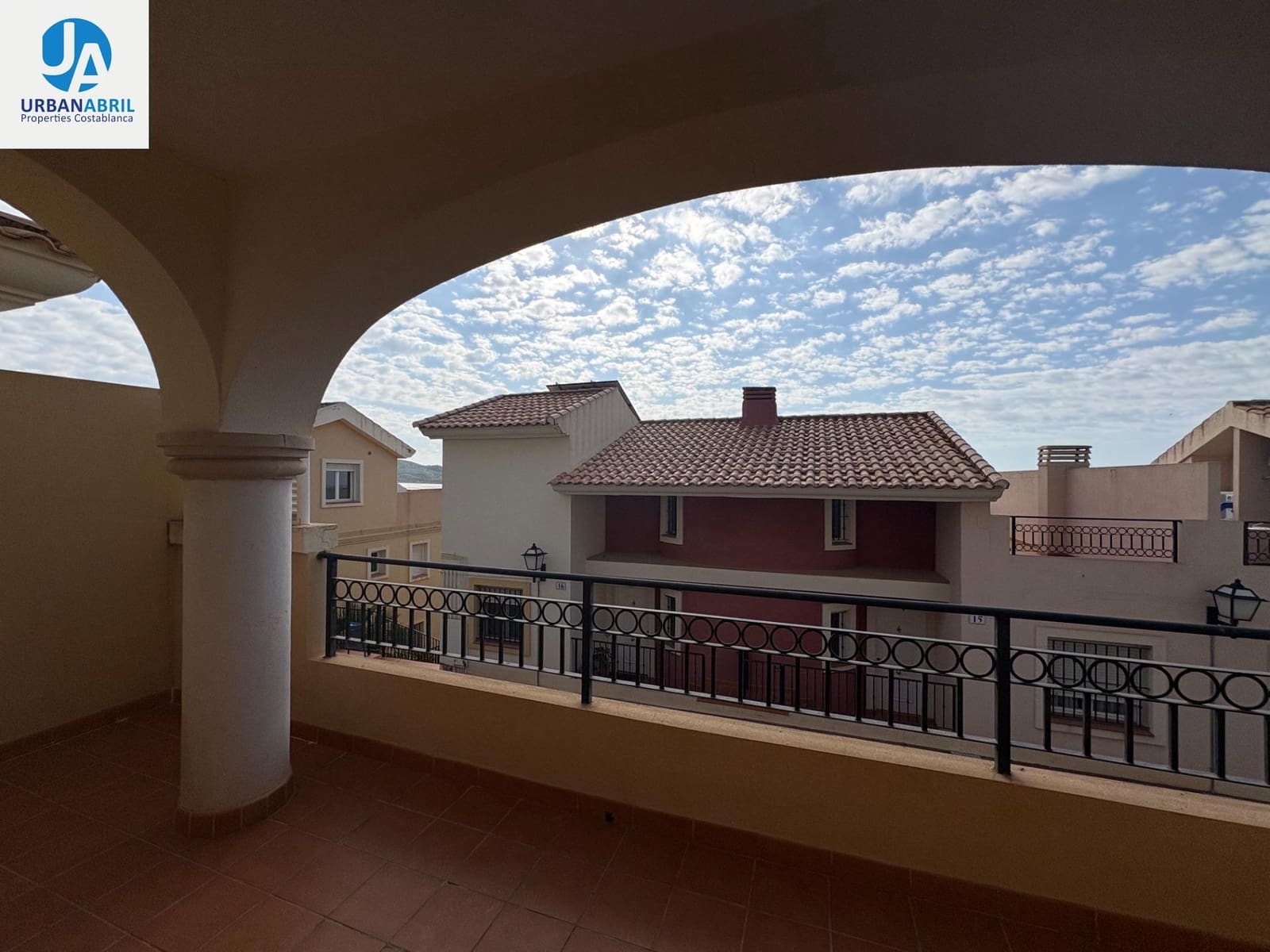 3 chambre Villa/Maison Mitoyenne à vendre à Muchamiel / Mutxamel avec piscine garage - 305 000 € (Ref: 9844083)