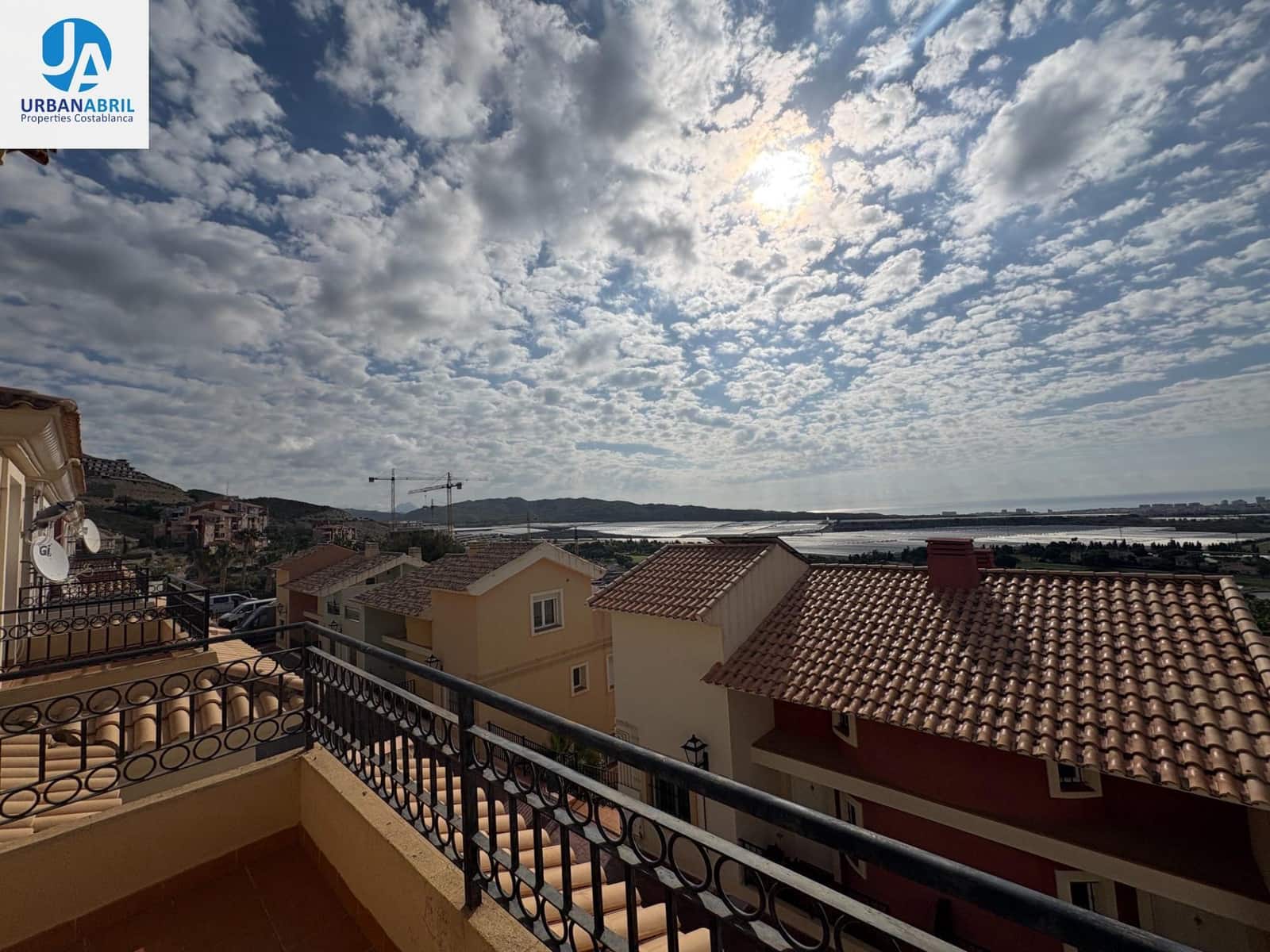 3 chambre Villa/Maison Mitoyenne à vendre à Muchamiel / Mutxamel avec piscine garage - 305 000 € (Ref: 9844083)
