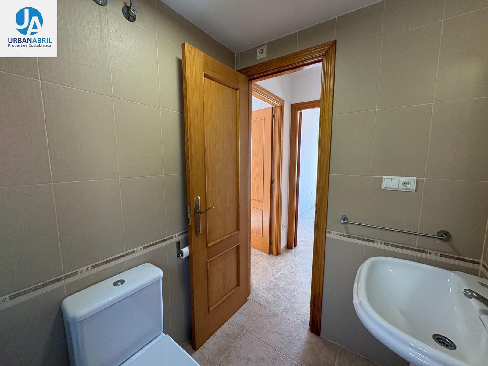 3 chambre Villa/Maison Mitoyenne à vendre à Muchamiel / Mutxamel avec piscine garage - 305 000 € (Ref: 9844083)