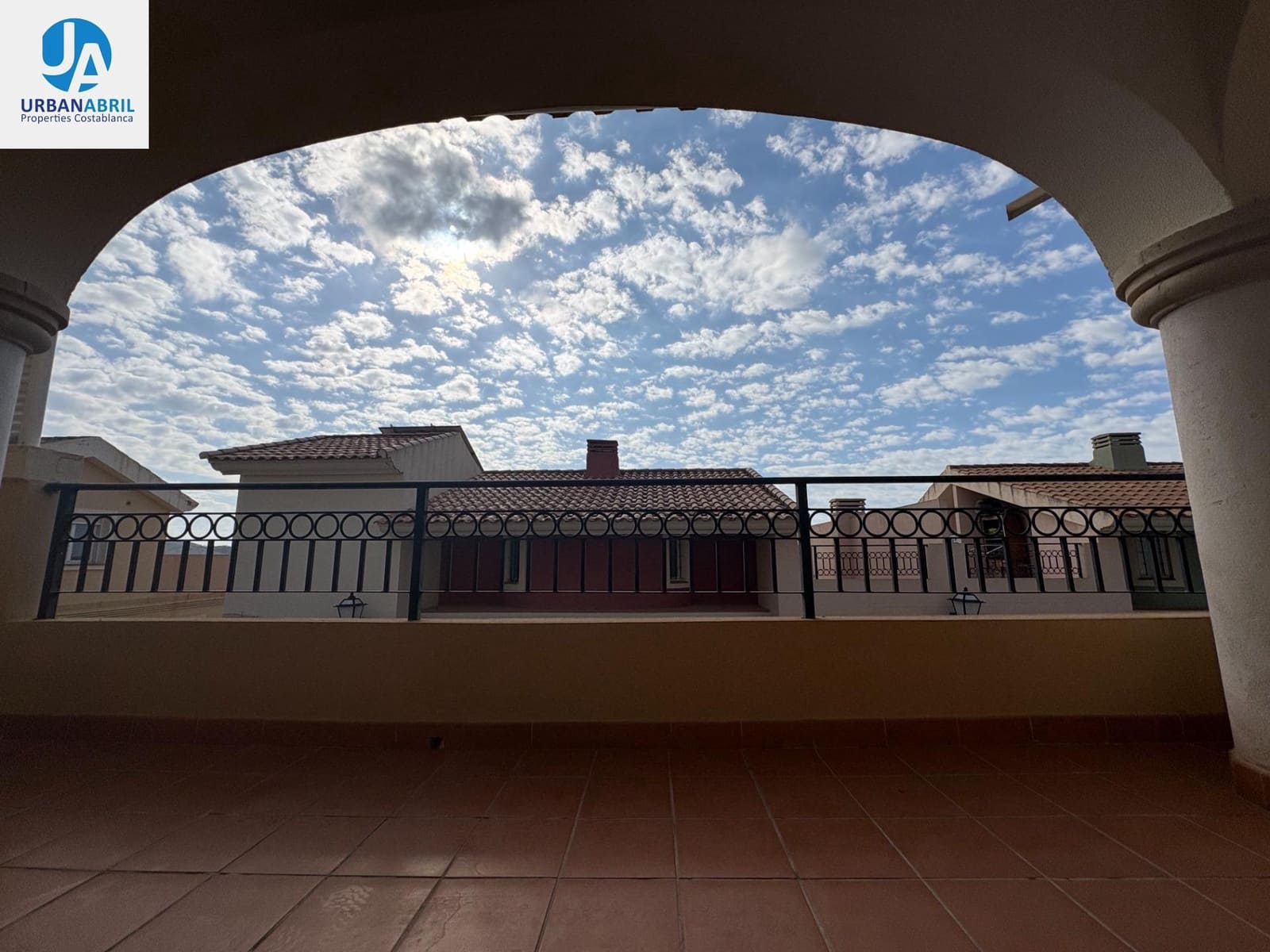 3 chambre Villa/Maison Mitoyenne à vendre à Muchamiel / Mutxamel avec piscine garage - 305 000 € (Ref: 9844083)