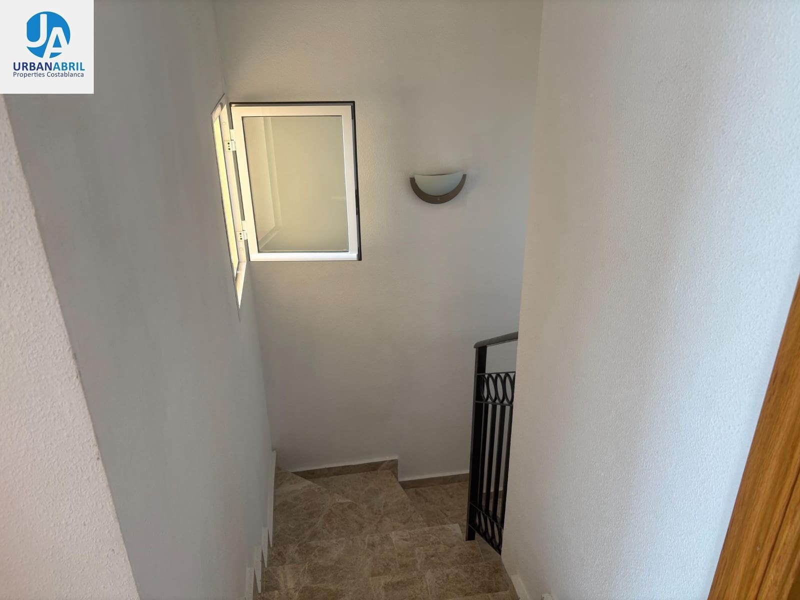 3 chambre Villa/Maison Mitoyenne à vendre à Muchamiel / Mutxamel avec piscine garage - 305 000 € (Ref: 9844083)