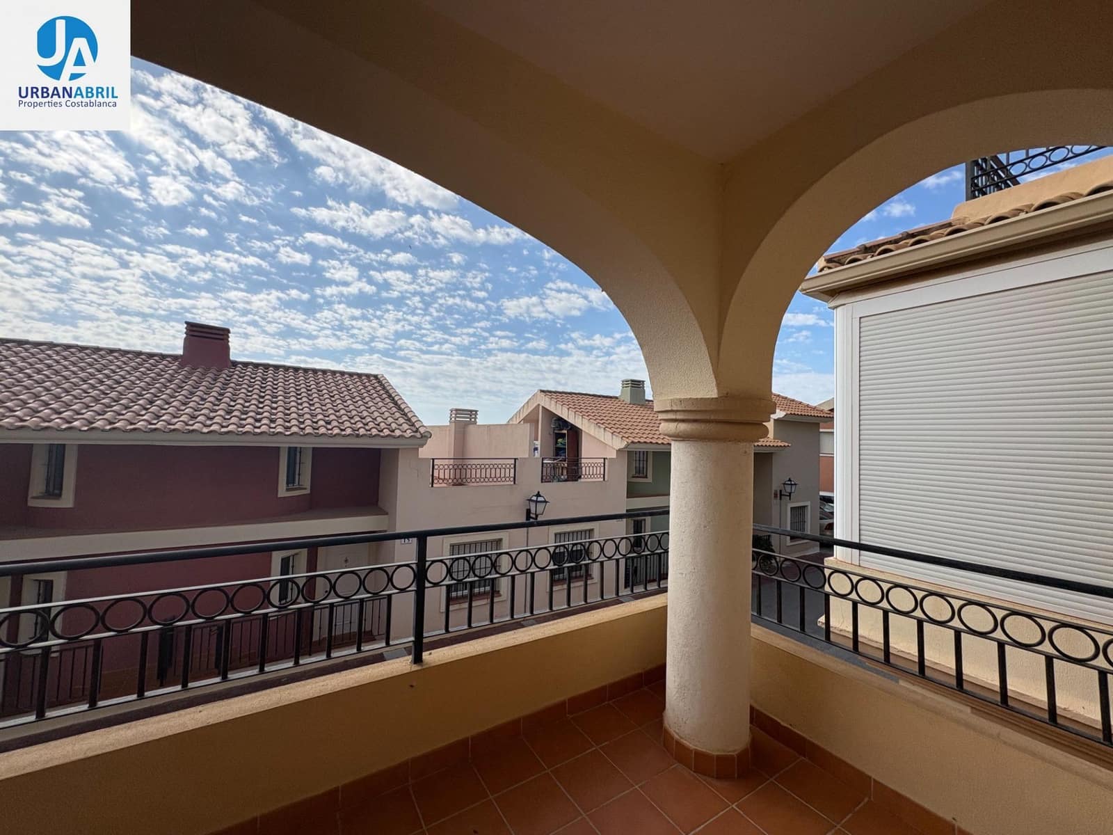3 chambre Villa/Maison Mitoyenne à vendre à Muchamiel / Mutxamel avec piscine garage - 305 000 € (Ref: 9844083)