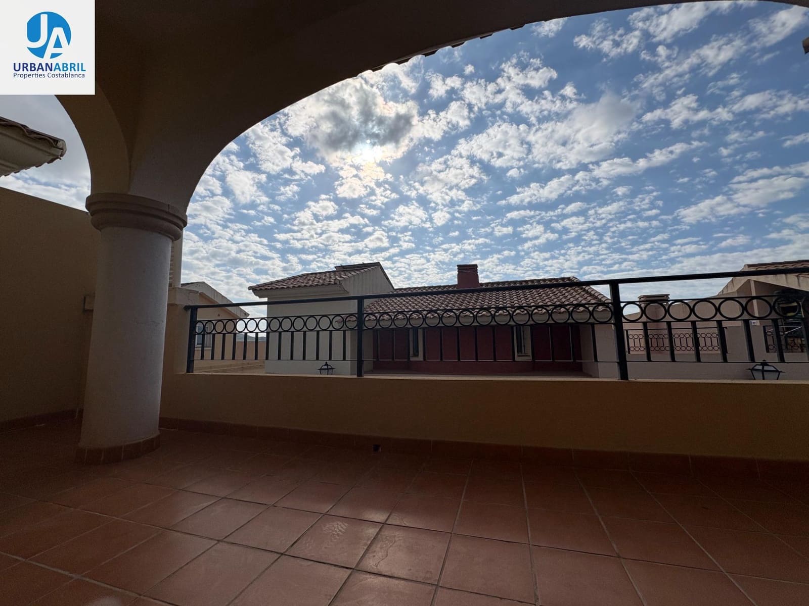 3 chambre Villa/Maison Mitoyenne à vendre à Muchamiel / Mutxamel avec piscine garage - 305 000 € (Ref: 9844083)