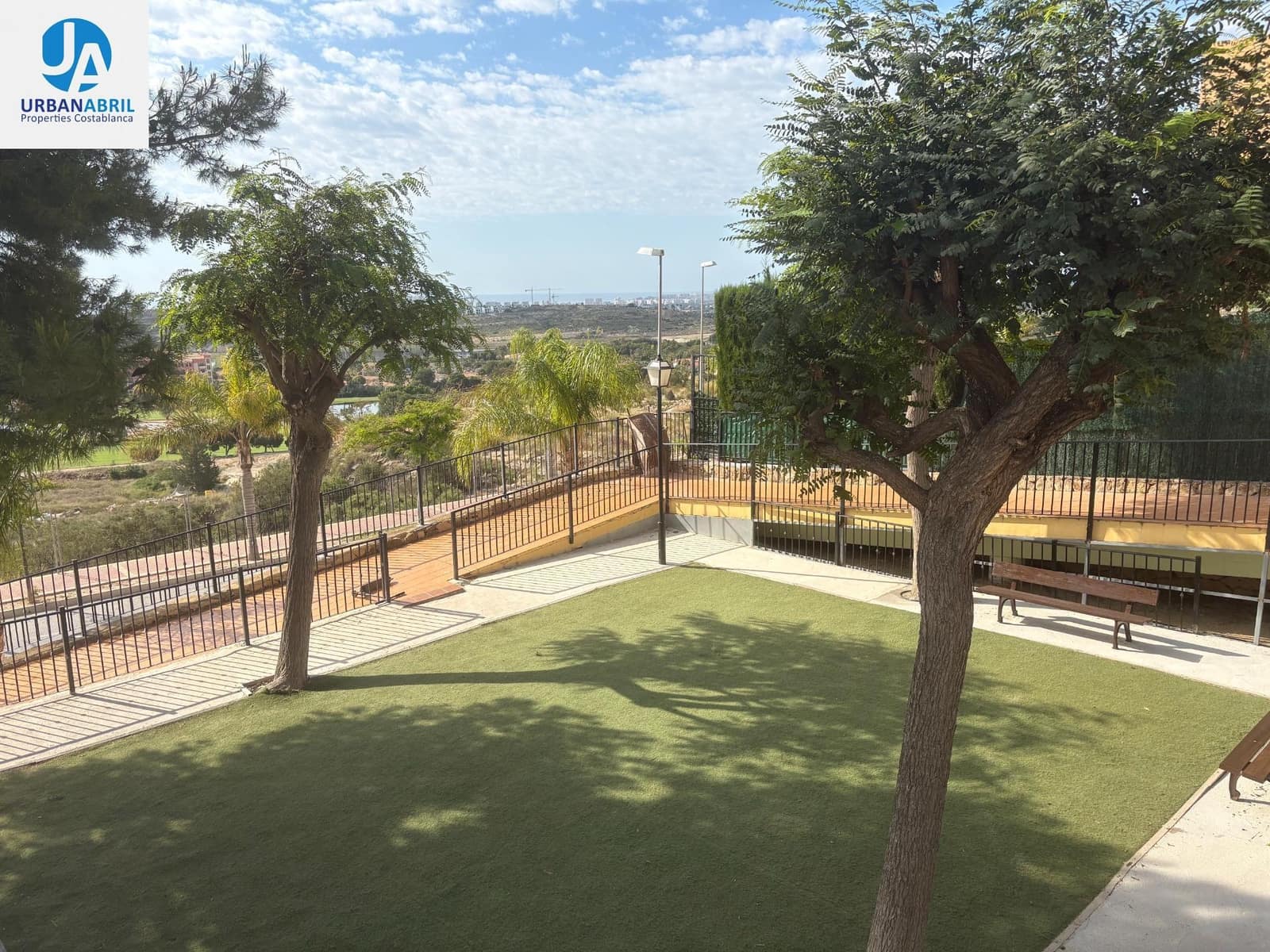 3 chambre Villa/Maison Mitoyenne à vendre à Muchamiel / Mutxamel avec piscine garage - 305 000 € (Ref: 9844083)