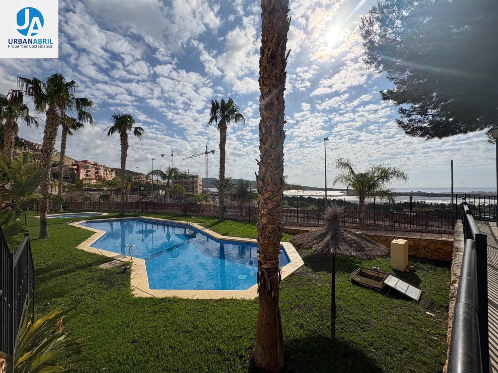 3 chambre Villa/Maison Mitoyenne à vendre à Muchamiel / Mutxamel avec piscine garage - 305 000 € (Ref: 9844083)