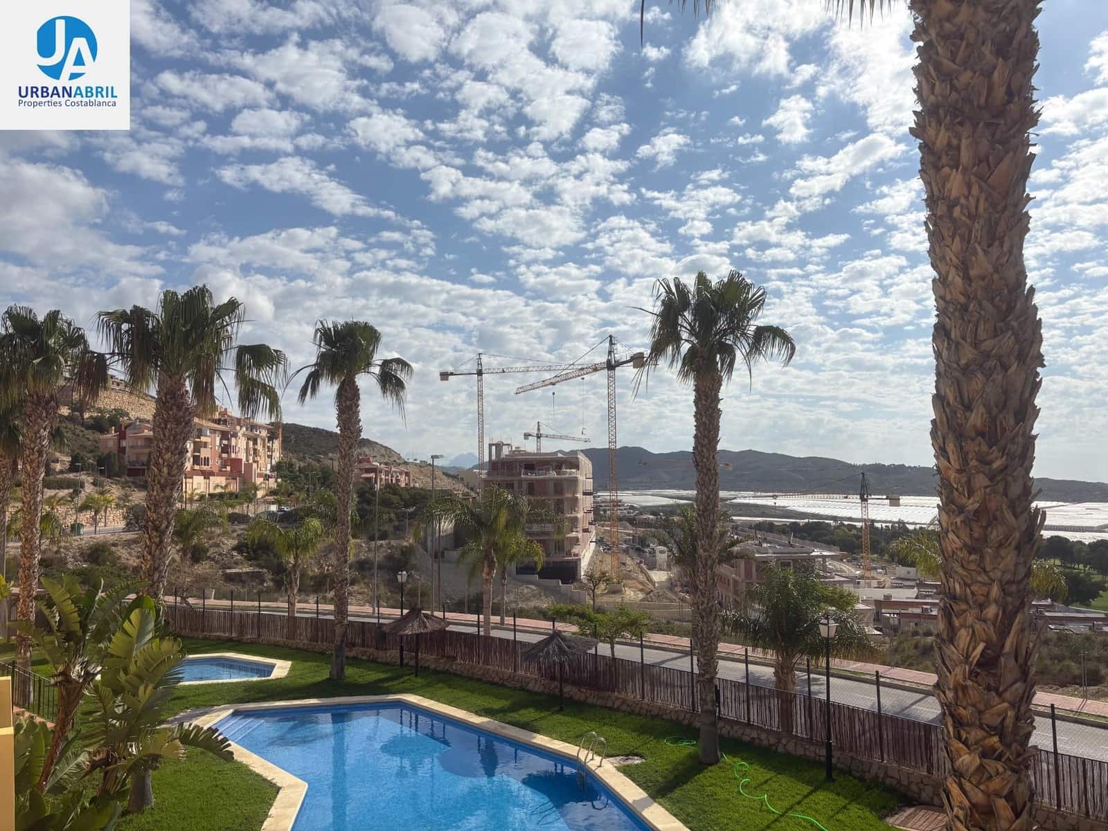 3 chambre Villa/Maison Mitoyenne à vendre à Muchamiel / Mutxamel avec piscine garage - 305 000 € (Ref: 9844083)