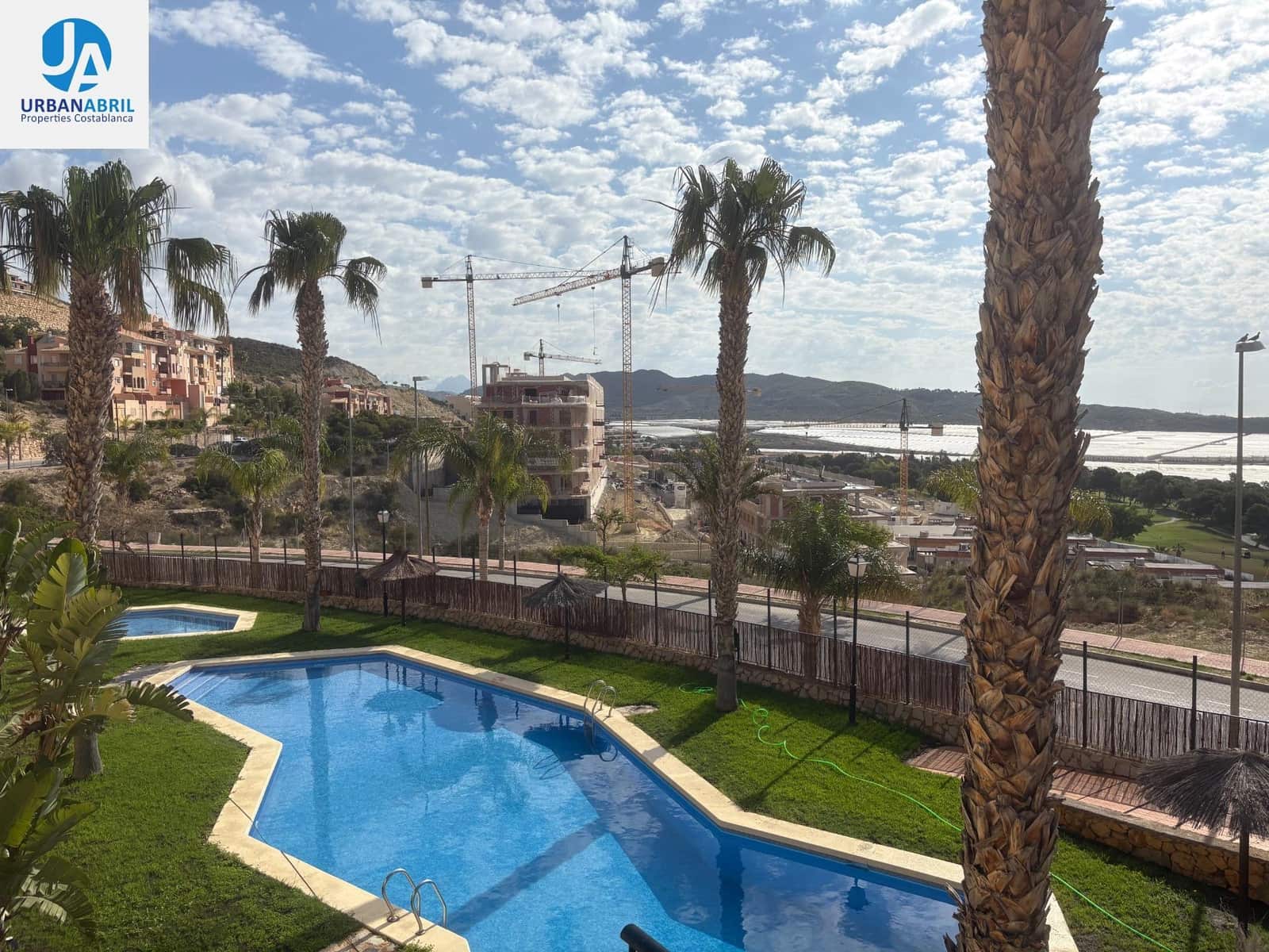3 chambre Villa/Maison Mitoyenne à vendre à Muchamiel / Mutxamel avec piscine garage - 305 000 € (Ref: 9844083)