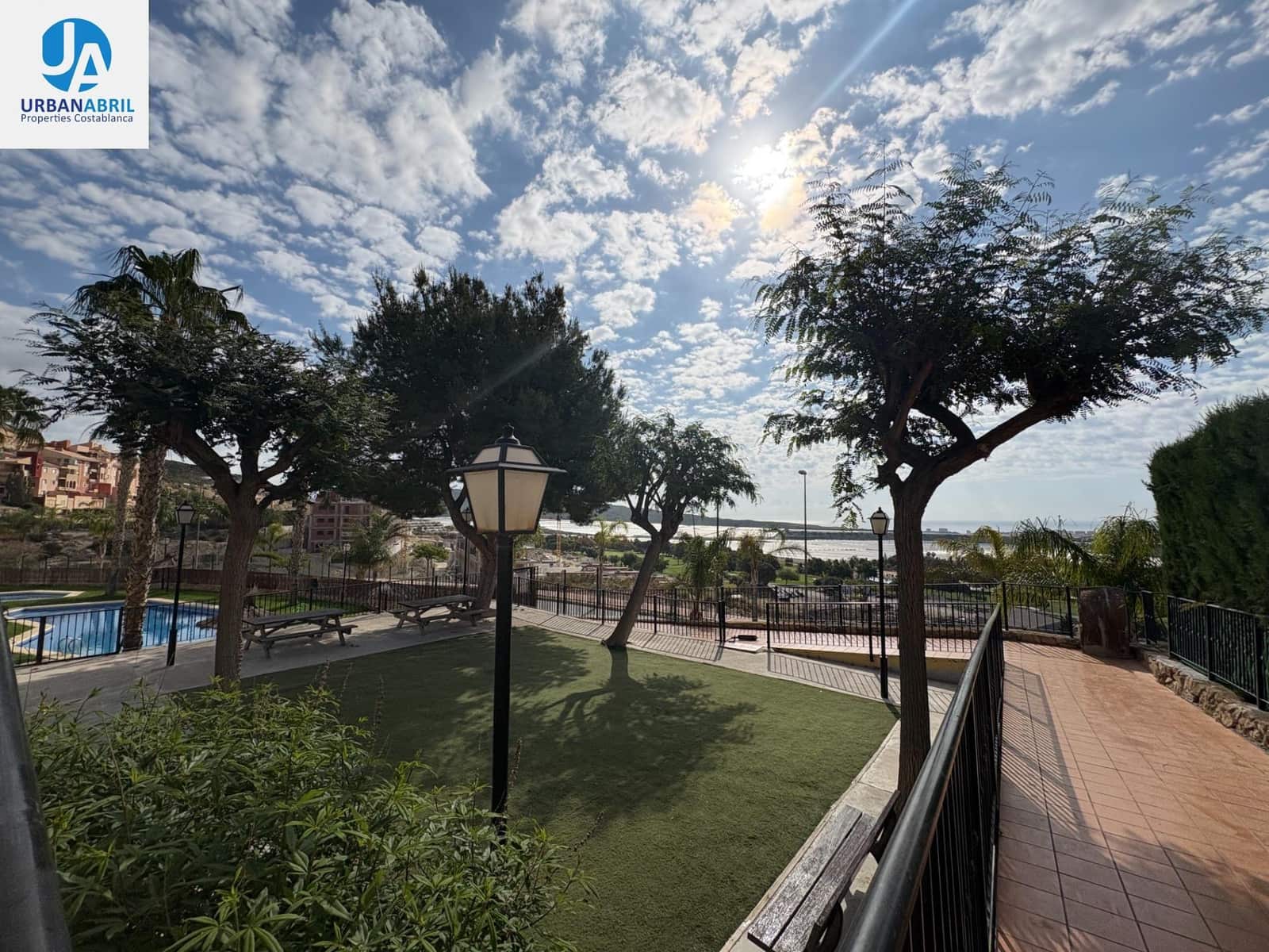 3 chambre Villa/Maison Mitoyenne à vendre à Muchamiel / Mutxamel avec piscine garage - 305 000 € (Ref: 9844083)