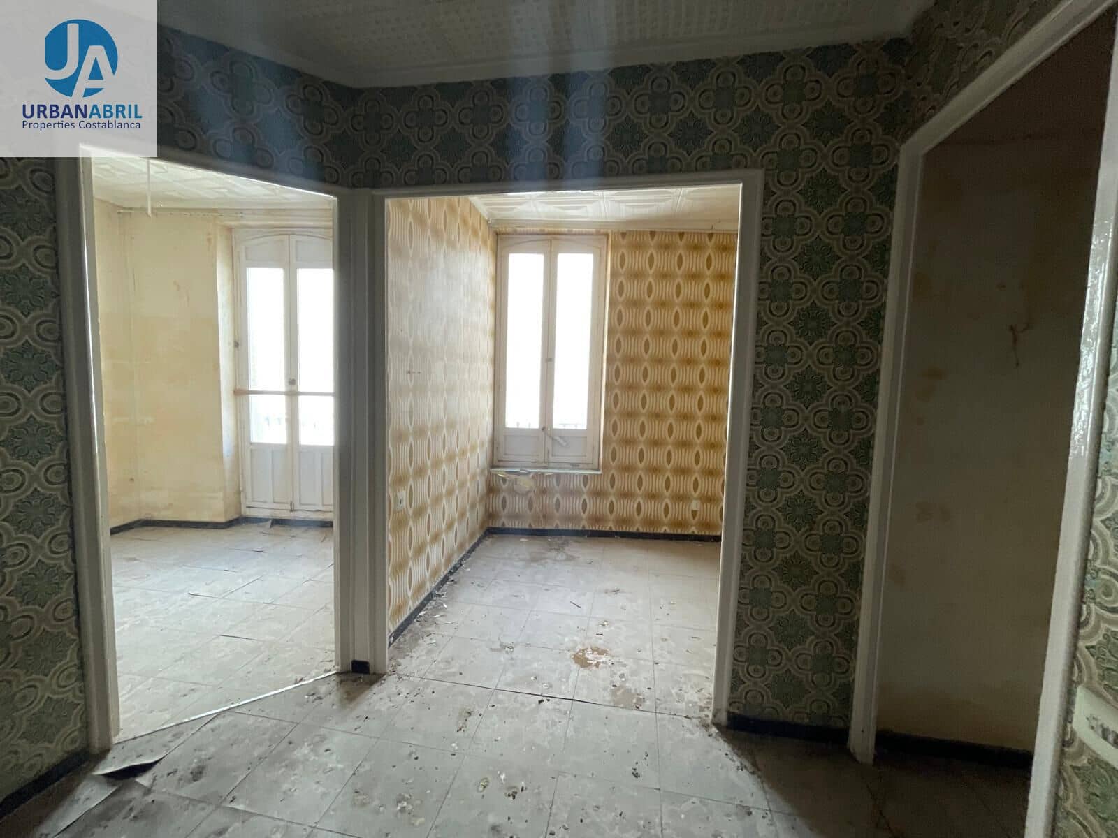 Erhverv til salg i Alicante by - € 1.300.000 (Ref: 9844086)