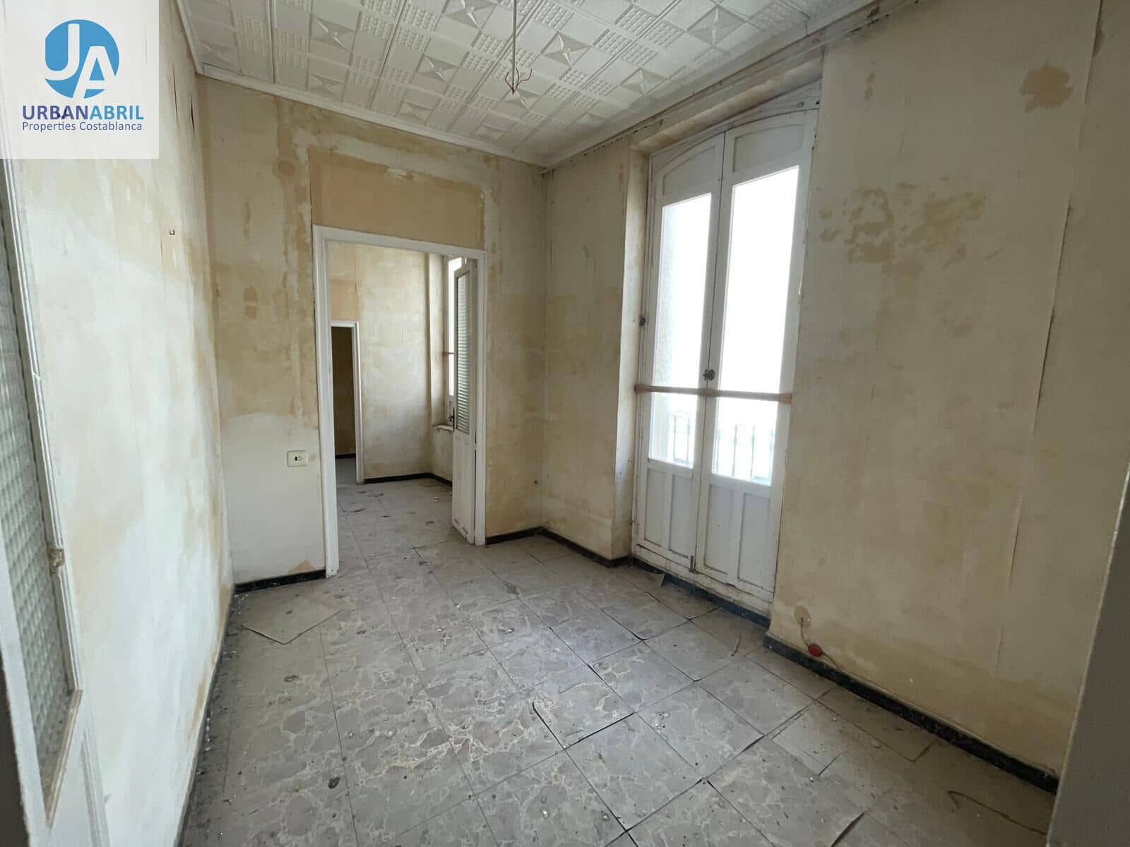 Erhverv til salg i Alicante by - € 1.300.000 (Ref: 9844086)