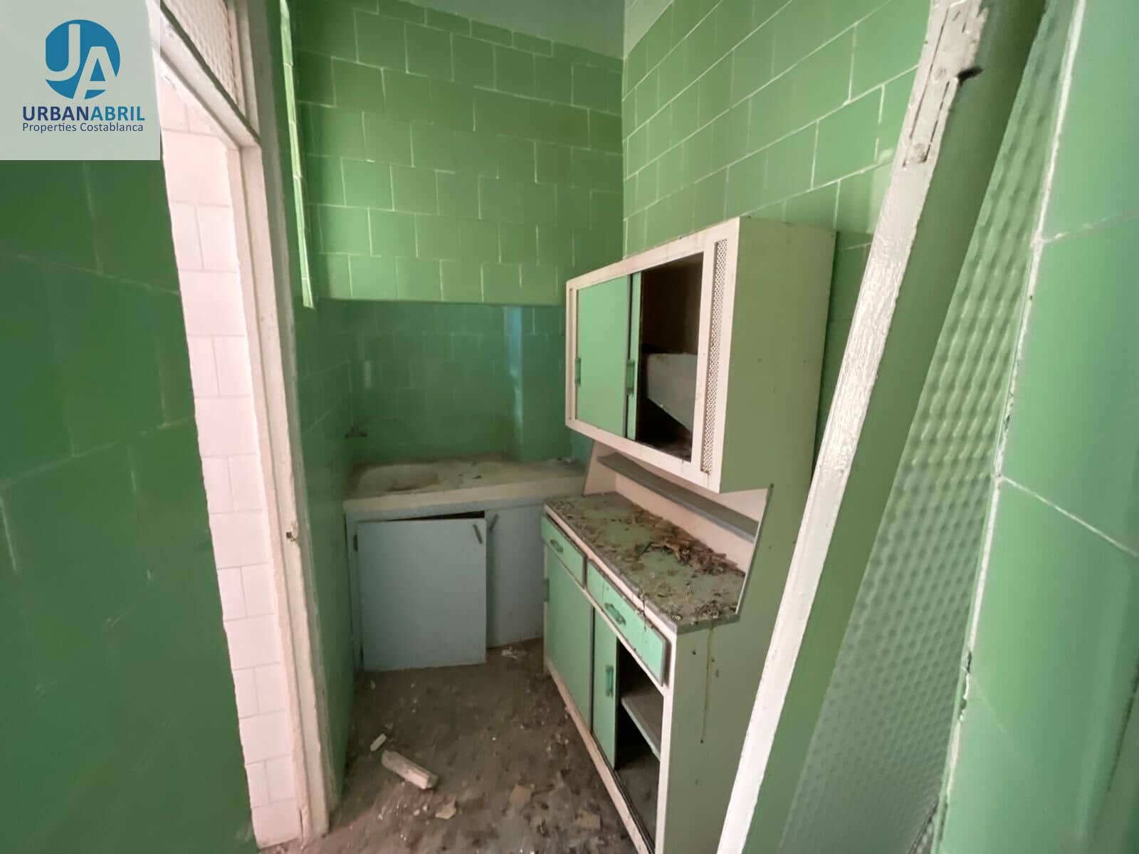 Erhverv til salg i Alicante by - € 1.300.000 (Ref: 9844086)