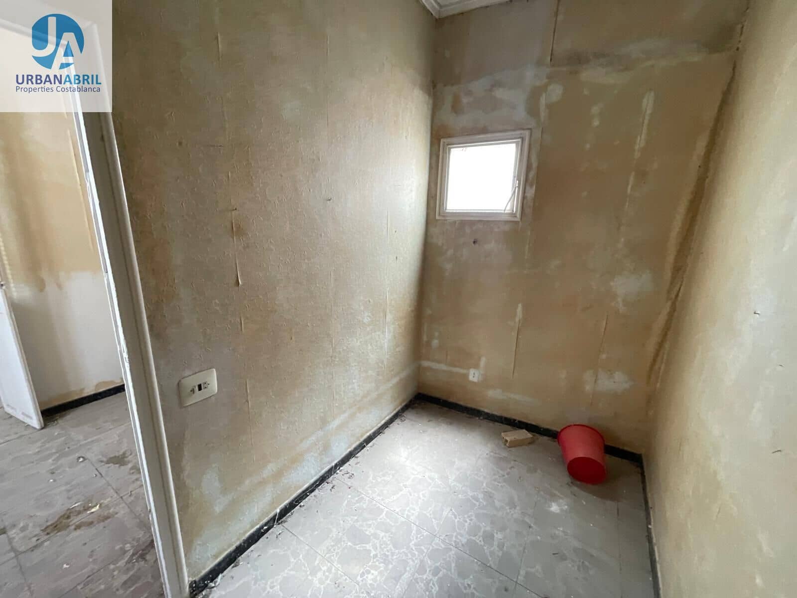 Erhverv til salg i Alicante by - € 1.300.000 (Ref: 9844086)