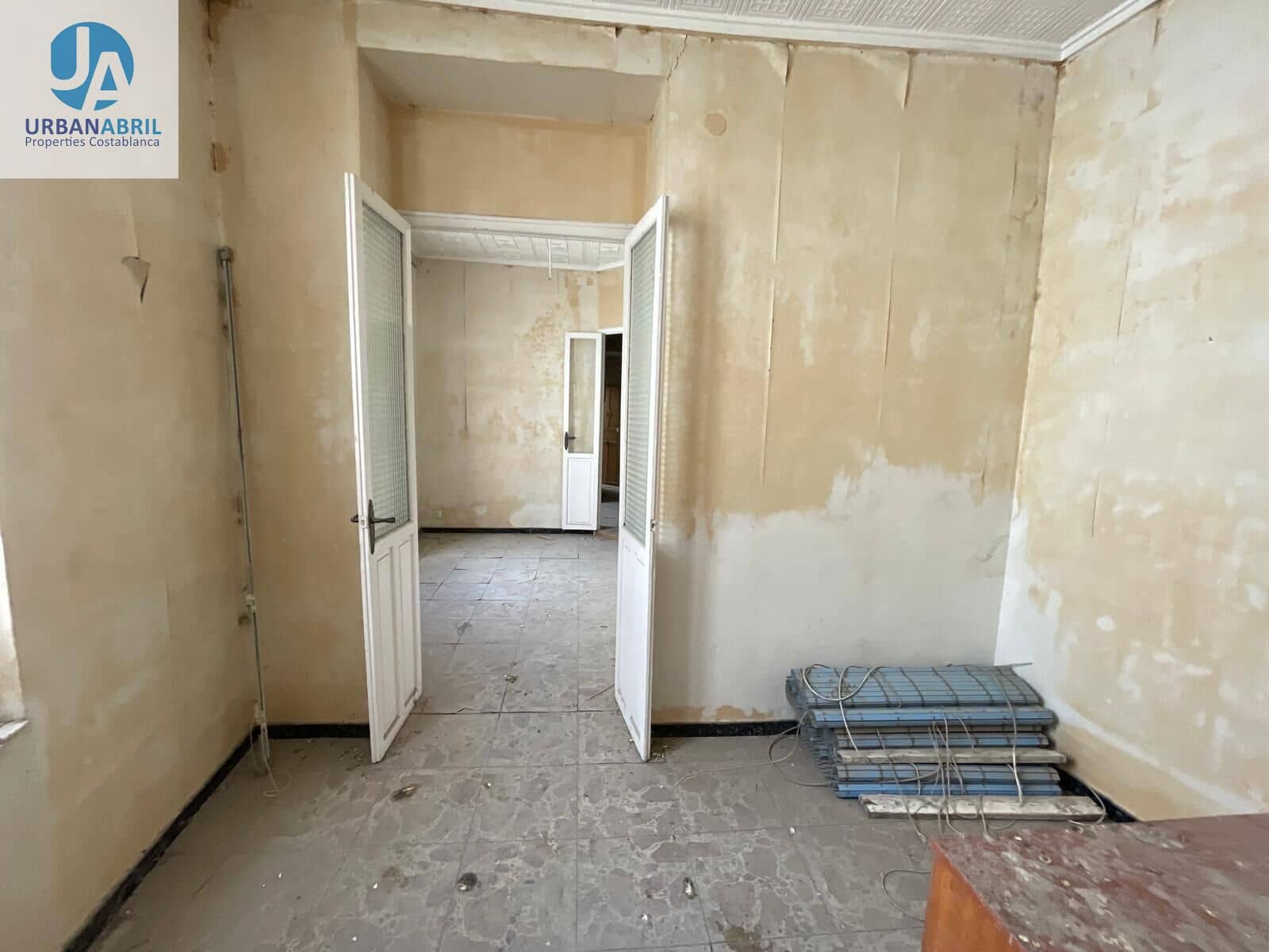 Erhverv til salg i Alicante by - € 1.300.000 (Ref: 9844086)