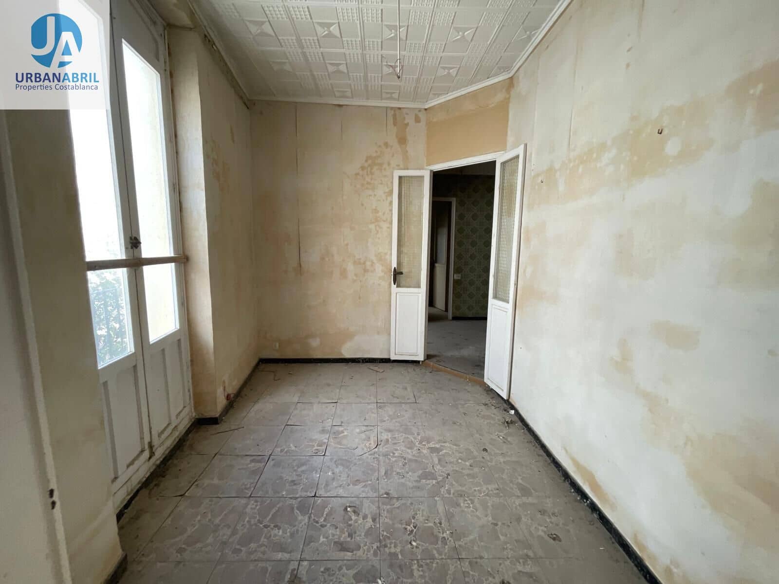 Erhverv til salg i Alicante by - € 1.300.000 (Ref: 9844086)