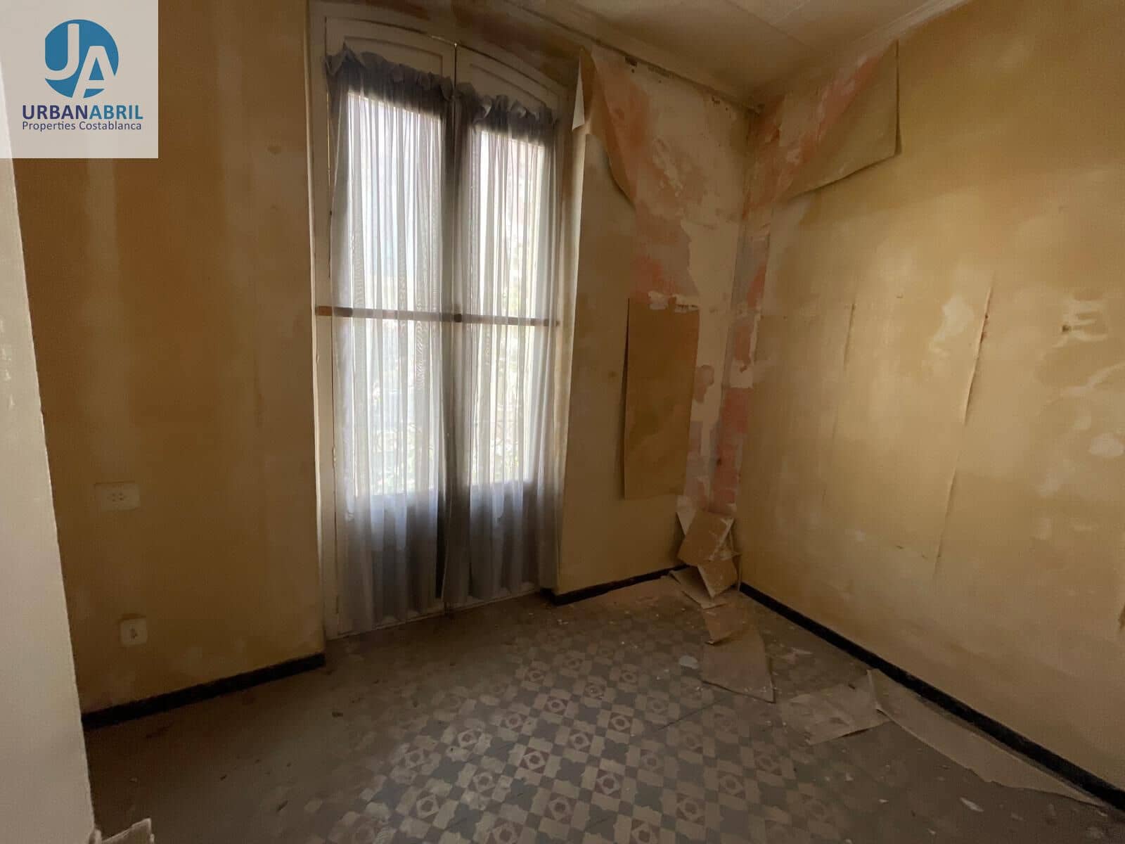 Erhverv til salg i Alicante by - € 1.300.000 (Ref: 9844086)