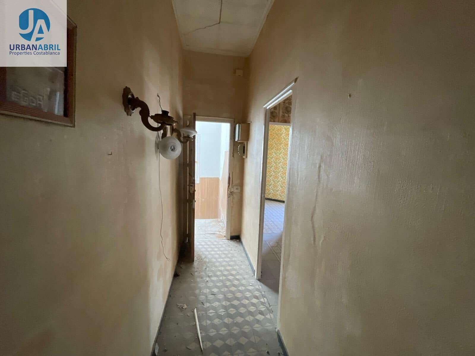 Erhverv til salg i Alicante by - € 1.300.000 (Ref: 9844086)