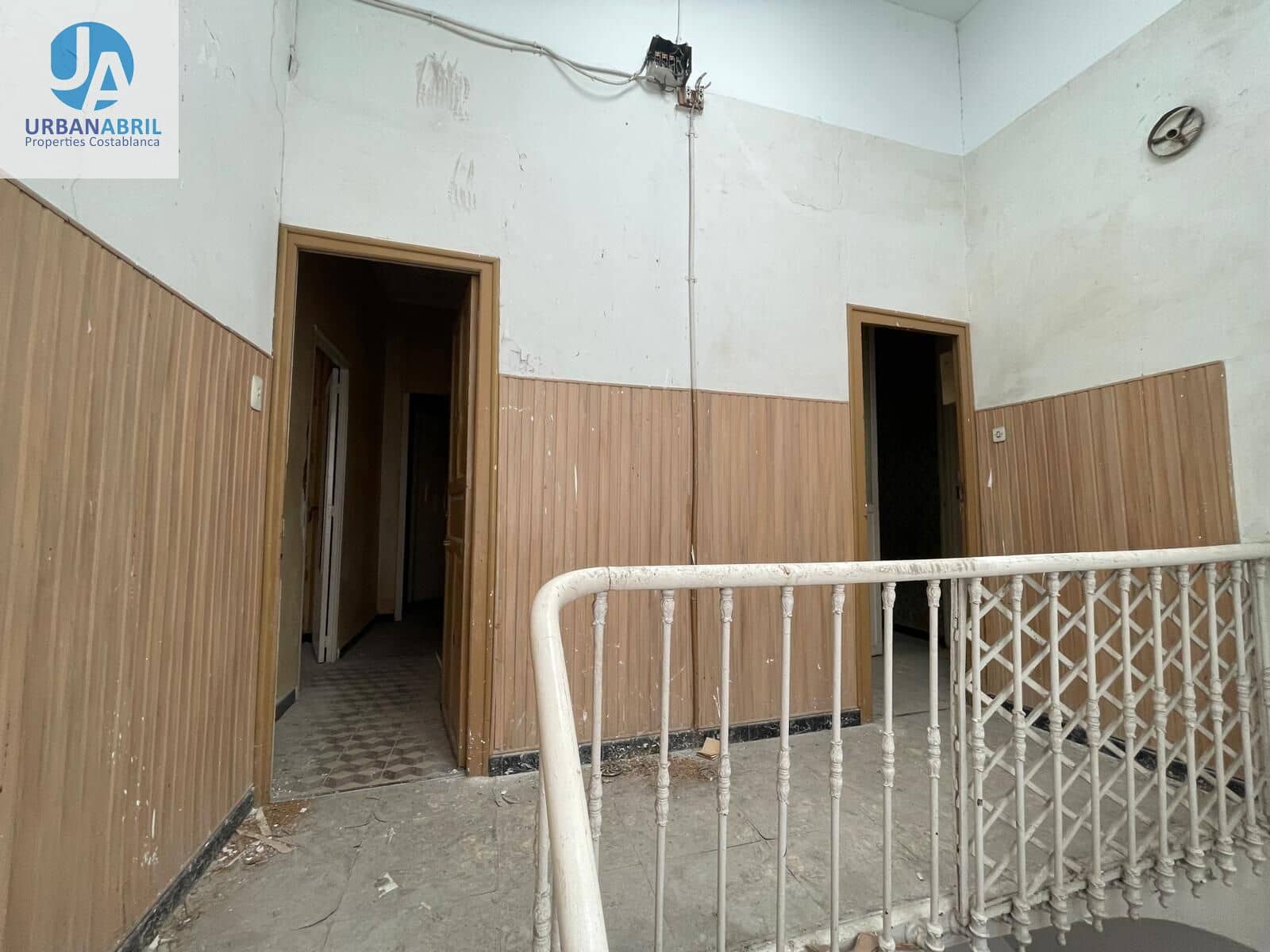 Erhverv til salg i Alicante by - € 1.300.000 (Ref: 9844086)