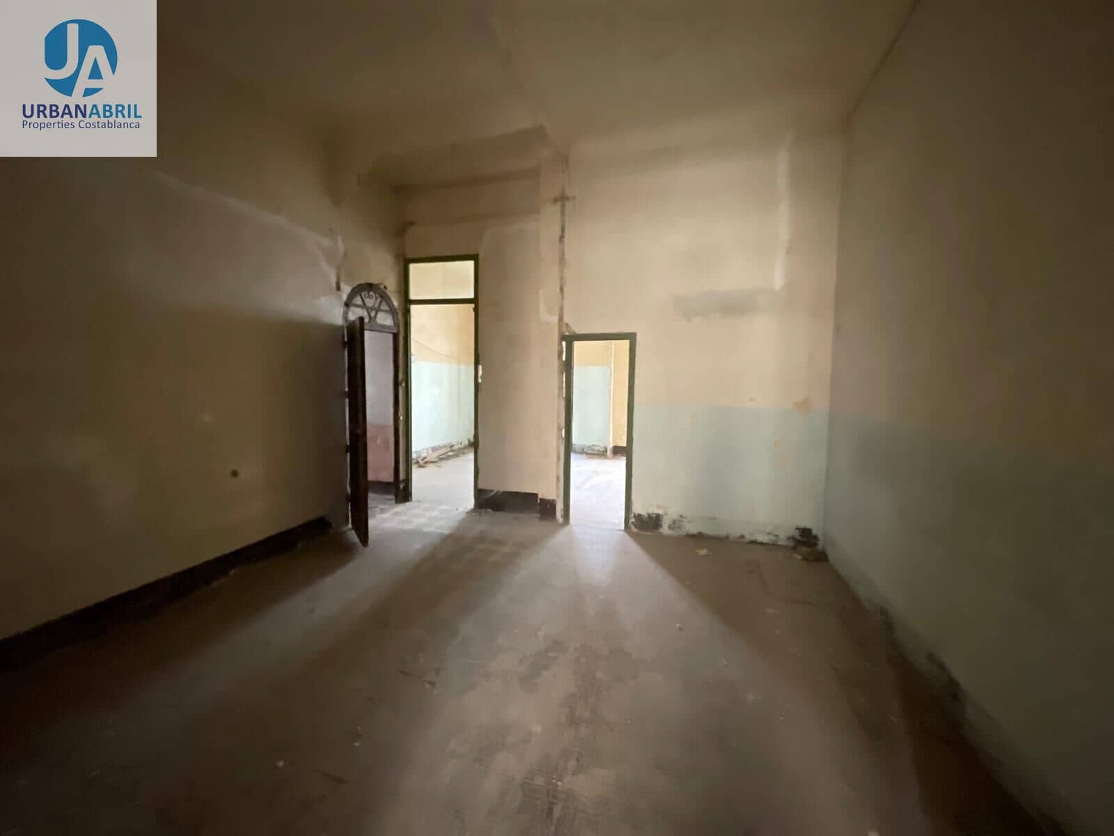 Erhverv til salg i Alicante by - € 1.300.000 (Ref: 9844086)