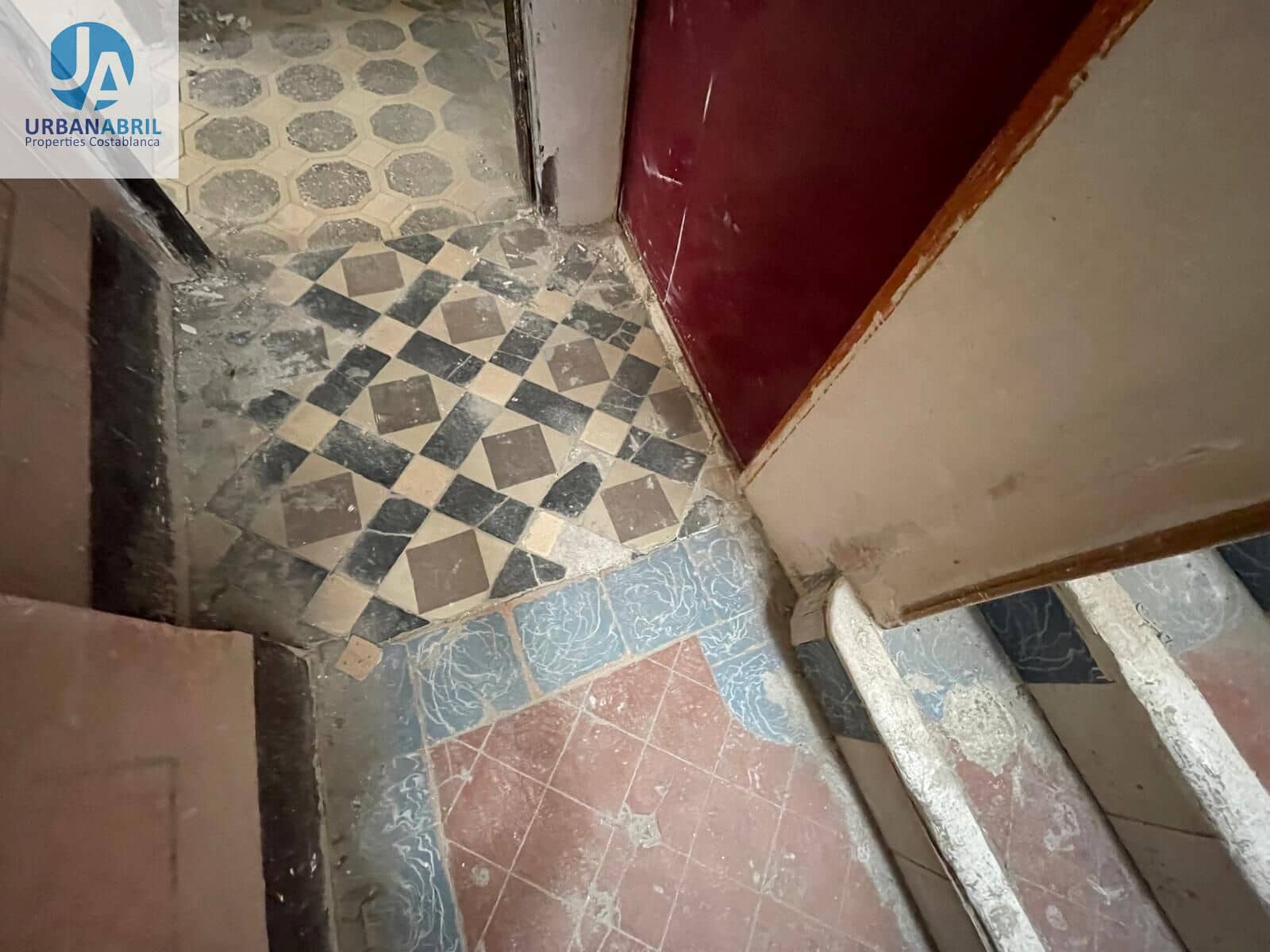 Erhverv til salg i Alicante by - € 1.300.000 (Ref: 9844086)