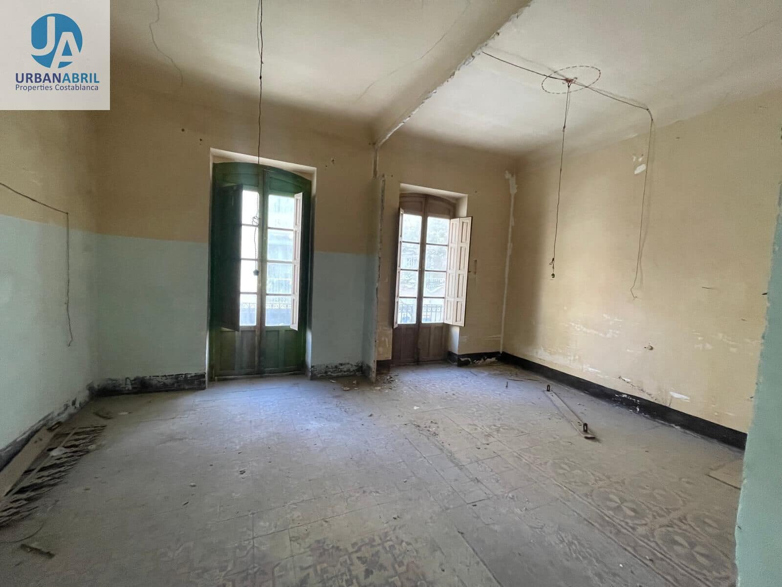 Erhverv til salg i Alicante by - € 1.300.000 (Ref: 9844086)