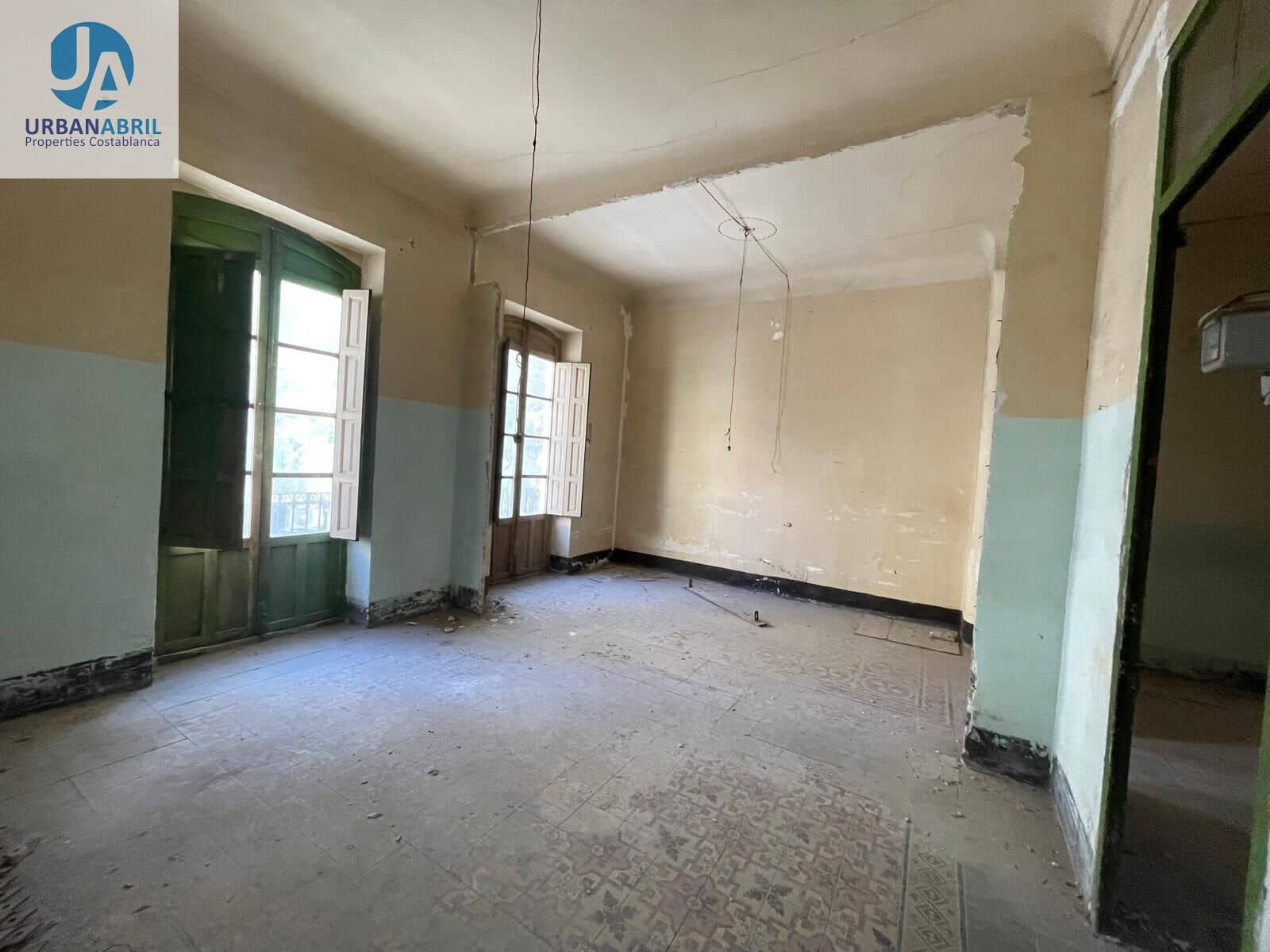 Erhverv til salg i Alicante by - € 1.300.000 (Ref: 9844086)