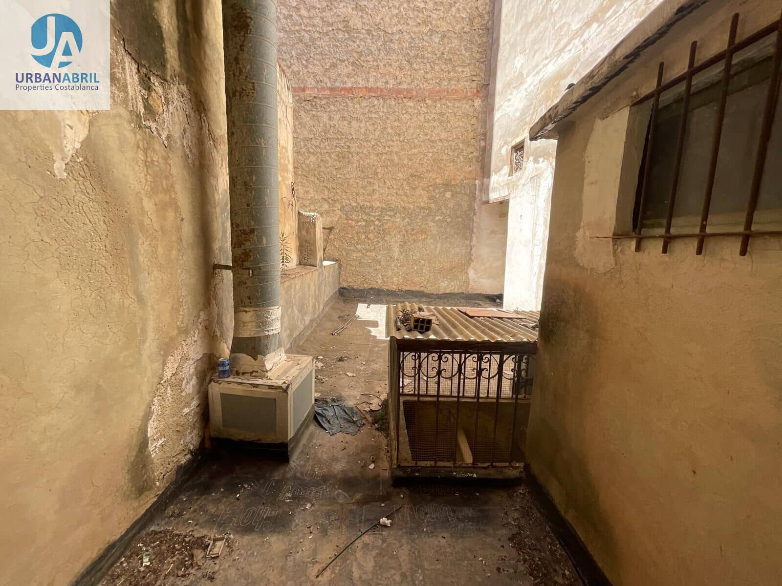 Erhverv til salg i Alicante by - € 1.300.000 (Ref: 9844086)