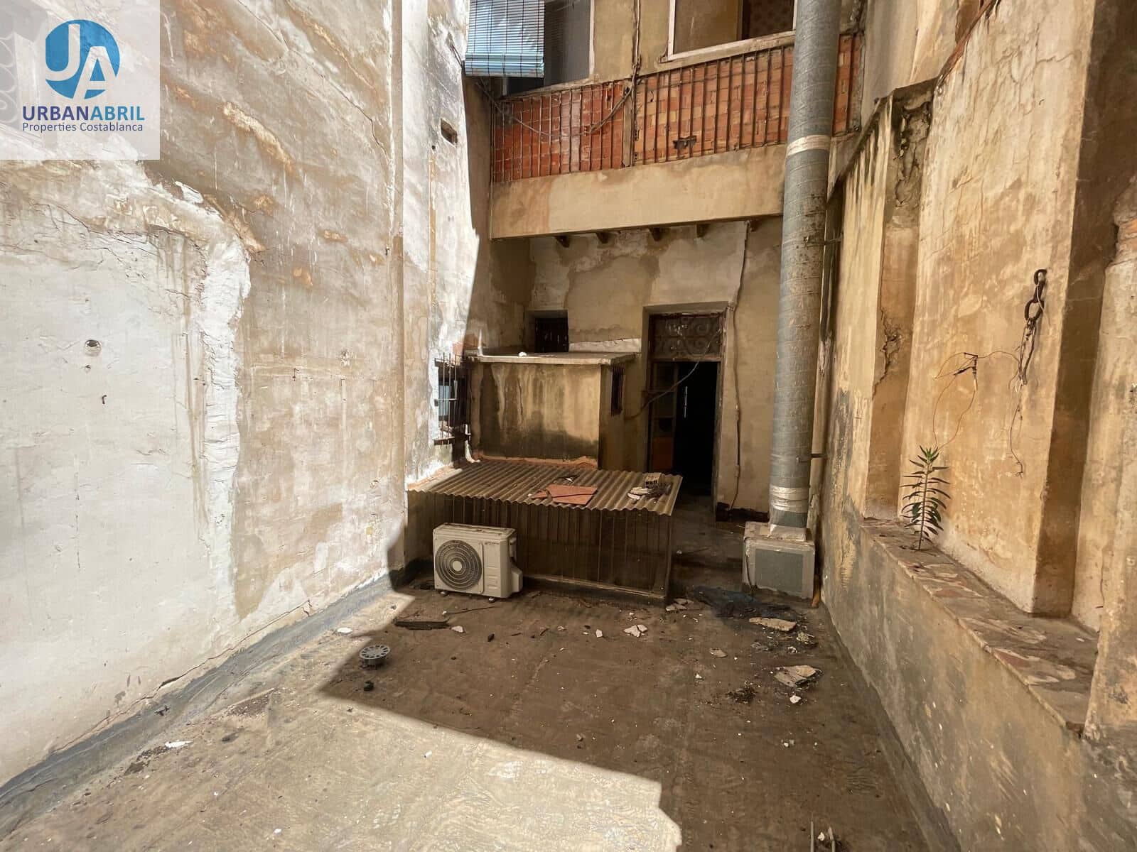 Erhverv til salg i Alicante by - € 1.300.000 (Ref: 9844086)