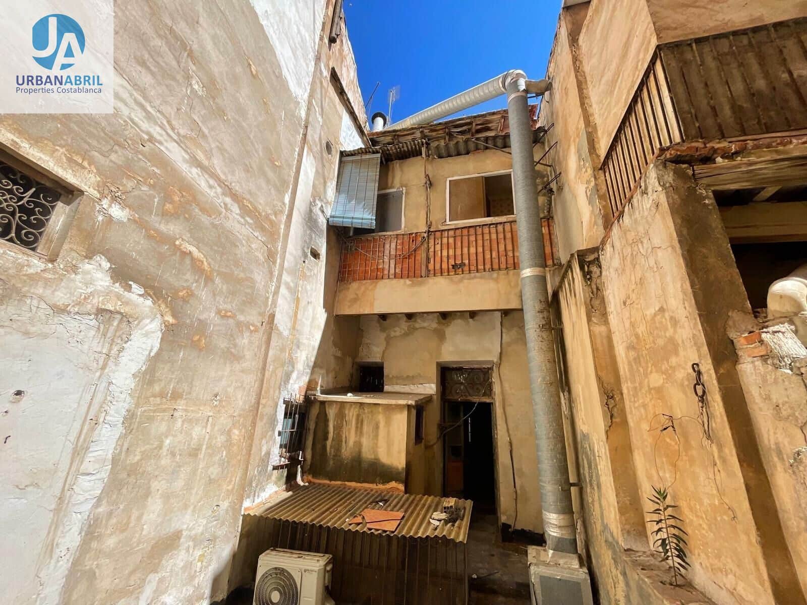 Erhverv til salg i Alicante by - € 1.300.000 (Ref: 9844086)