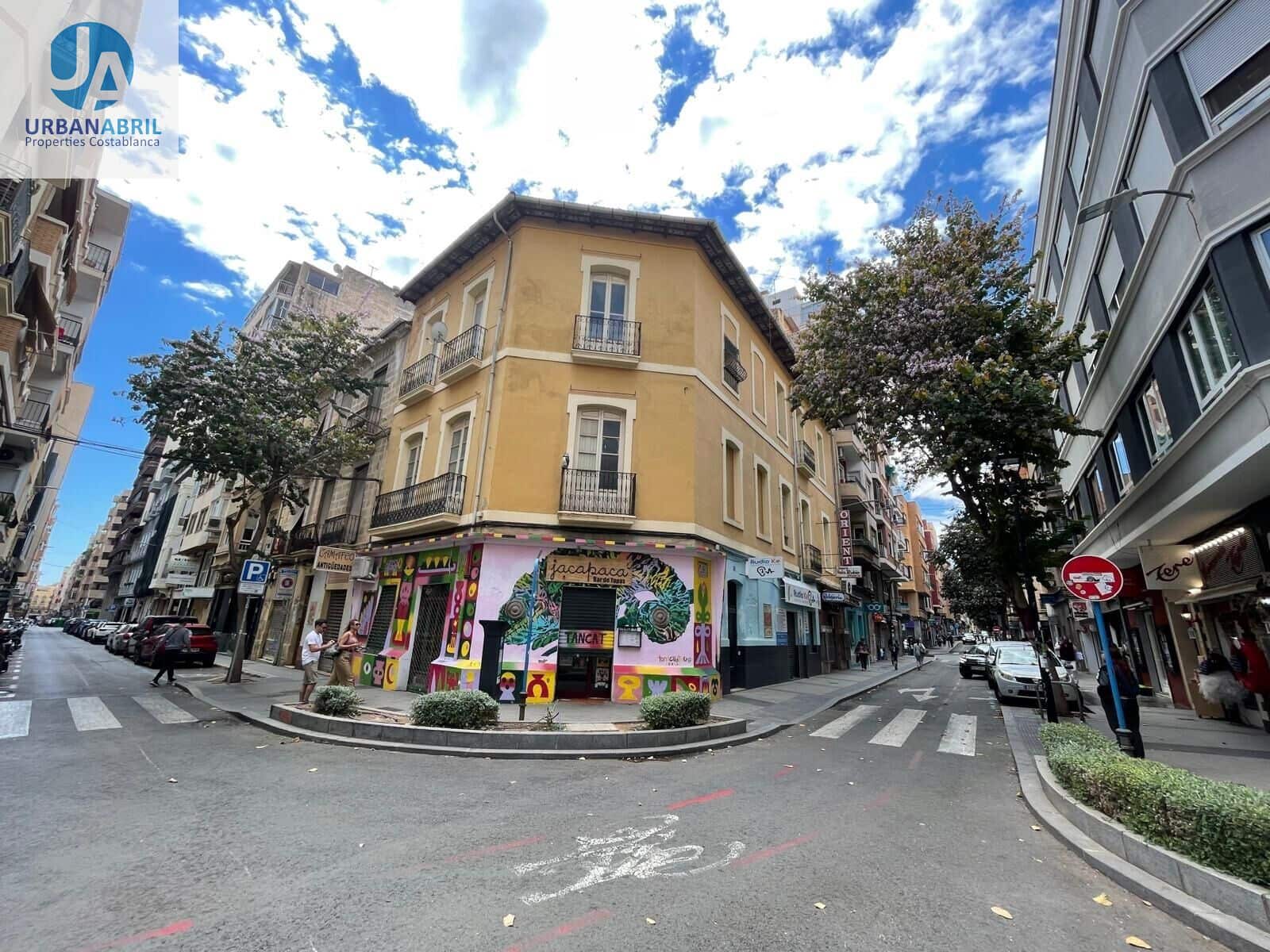 Erhverv til salg i Alicante by - € 1.300.000 (Ref: 9844086)