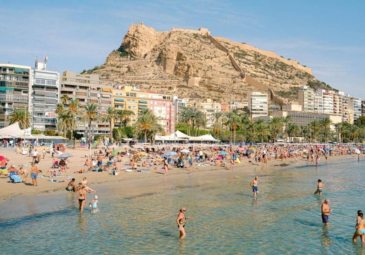 2 bedroom Apartment for sale in Alicante / Alacant city with pool garage - € 240,500 (Ref: 9844106)