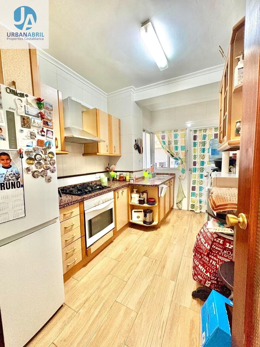 4 sovrum Lägenhet till salu i Alicante stad - 187 000 € (Ref: 9844117)