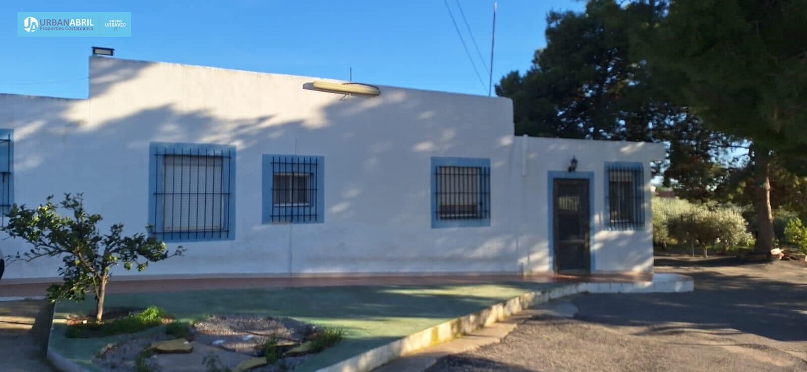 5 bedroom Finca/Country House for sale in Busot with garage - € 258,000 (Ref: 9844130)