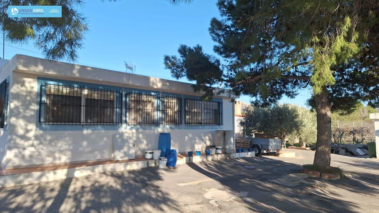 5 bedroom Finca/Country House for sale in Busot with garage - € 258,000 (Ref: 9844130)