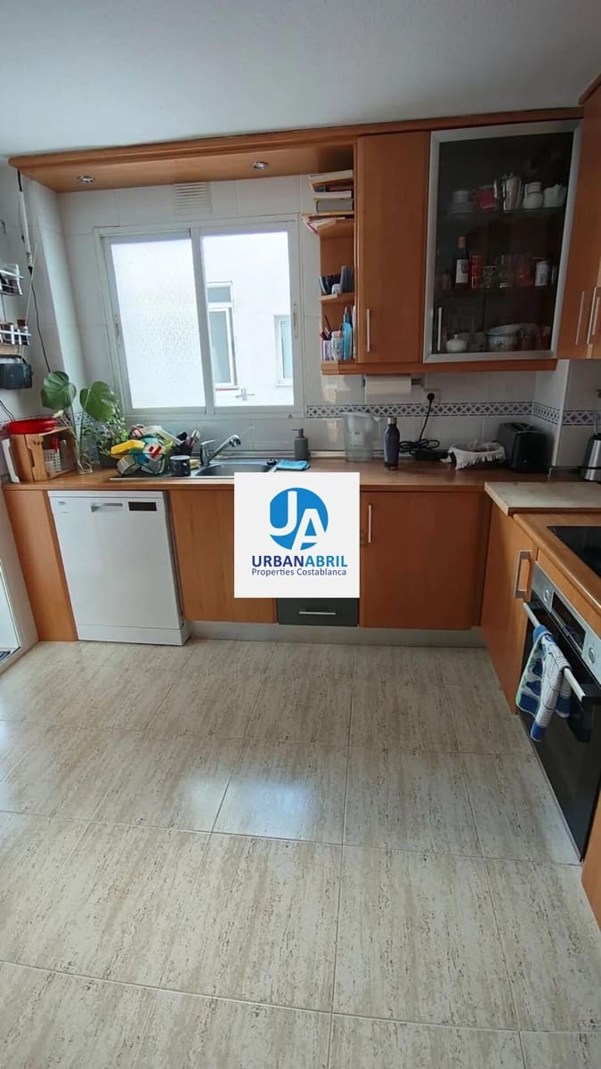 3 makuuhuone Asunto myytävänä paikassa San Vicente / Sant Vicent del Raspeig mukana uima-altaan 
autotalli - 315 000 € (Ref: 9846276)