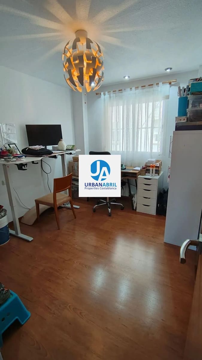 3 makuuhuone Asunto myytävänä paikassa San Vicente / Sant Vicent del Raspeig mukana uima-altaan 
autotalli - 315 000 € (Ref: 9846276)
