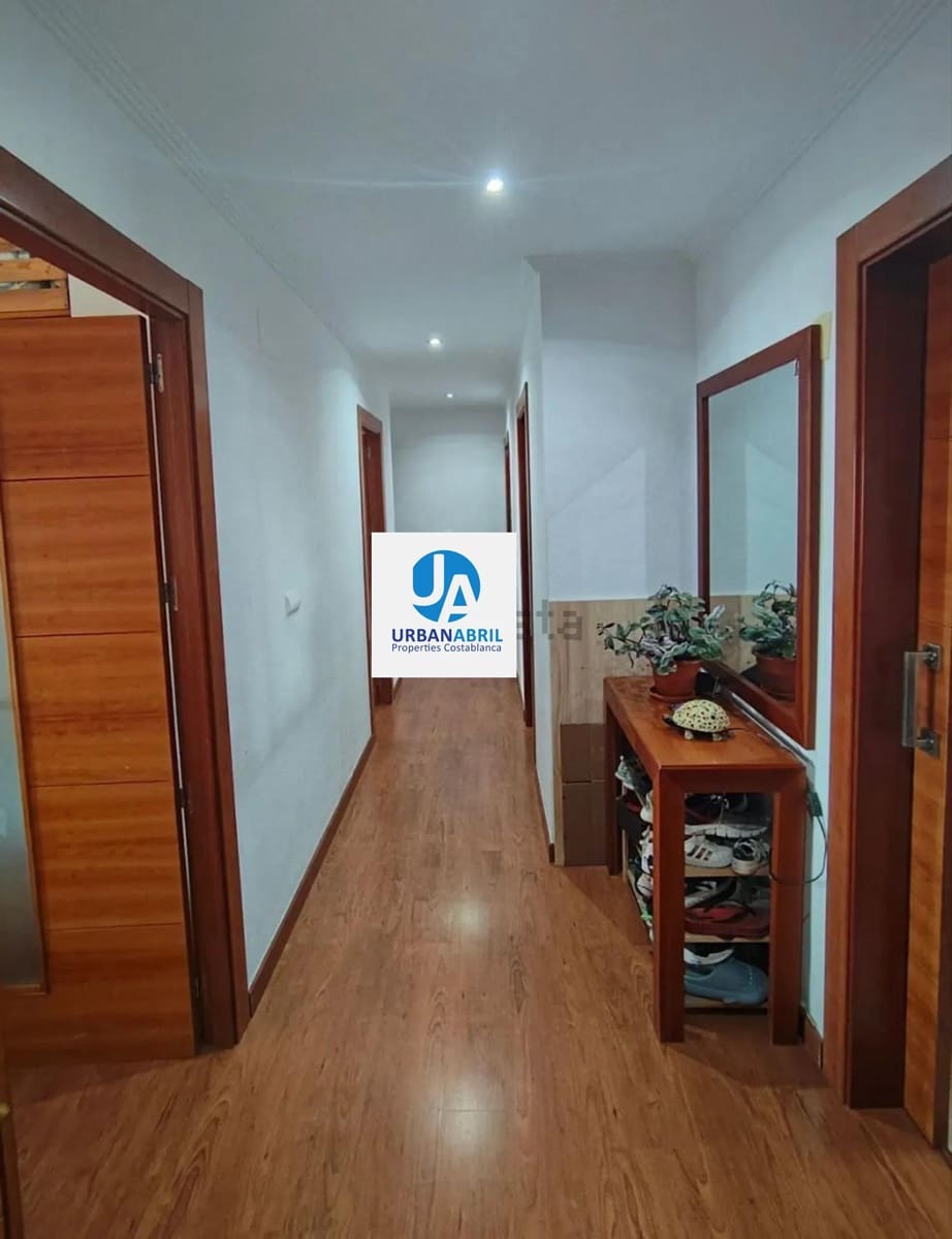 3 makuuhuone Asunto myytävänä paikassa San Vicente / Sant Vicent del Raspeig mukana uima-altaan 
autotalli - 315 000 € (Ref: 9846276)