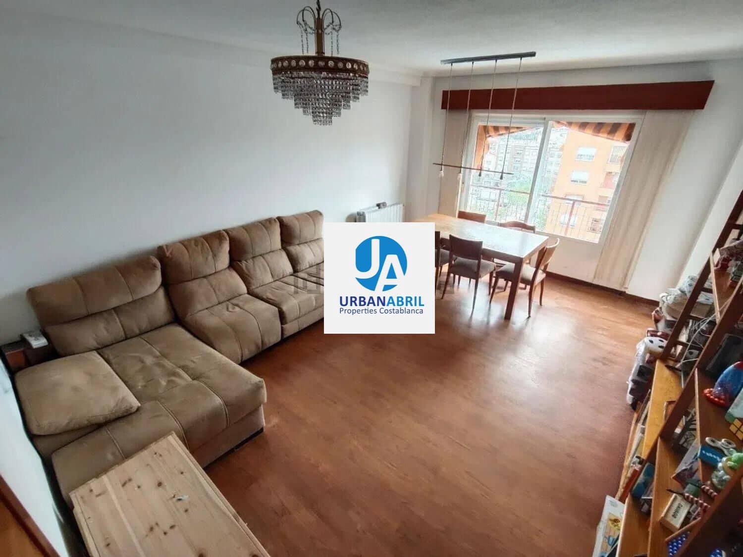 3 makuuhuone Asunto myytävänä paikassa San Vicente / Sant Vicent del Raspeig mukana uima-altaan 
autotalli - 315 000 € (Ref: 9846276)