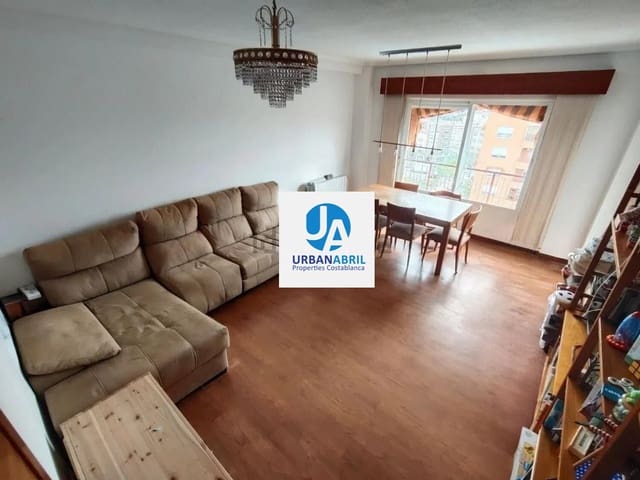 3 makuuhuone Asunto myytävänä paikassa San Vicente / Sant Vicent del Raspeig mukana uima-altaan 
autotalli - 315 000 € (Ref: 9846276)